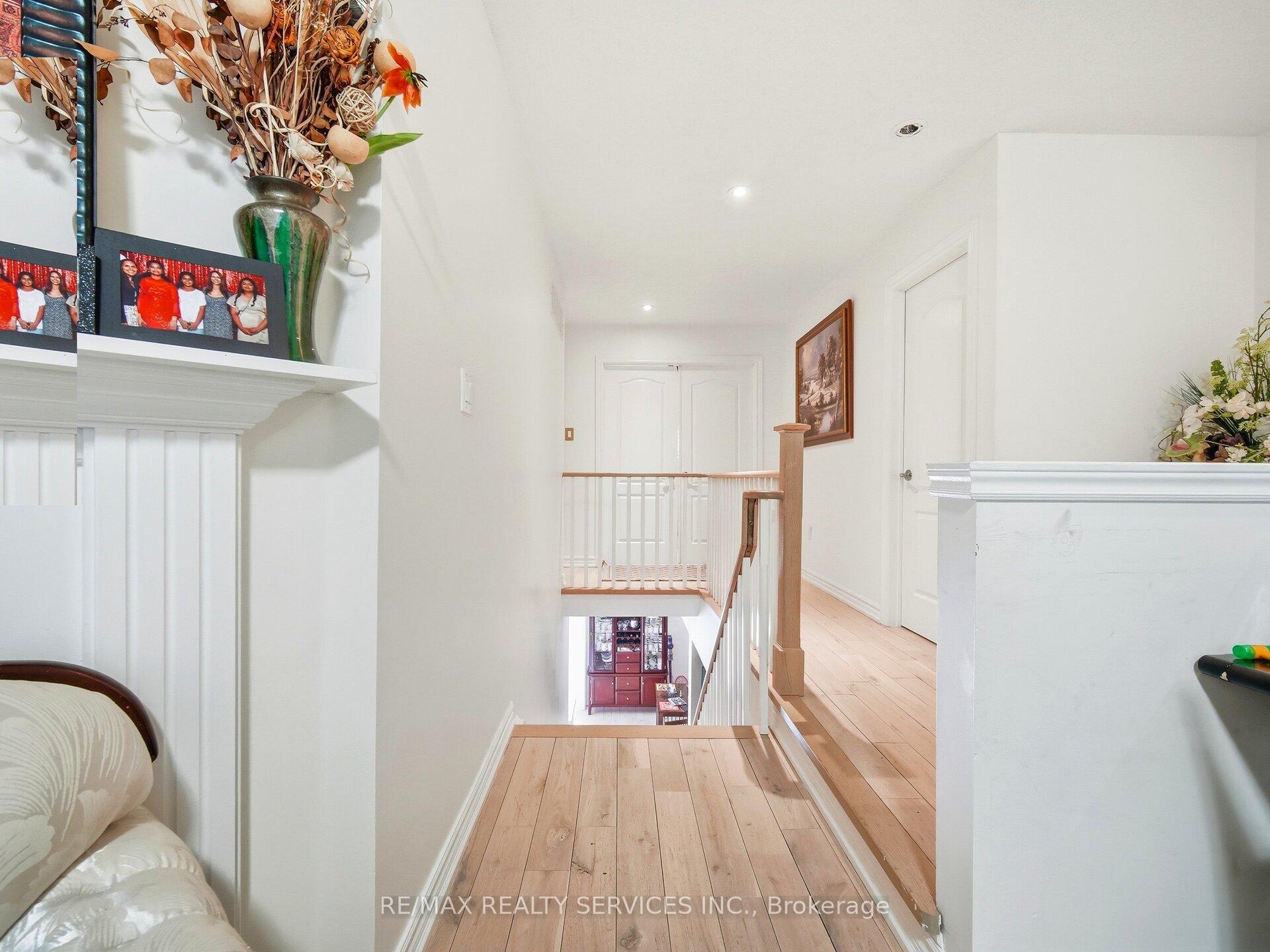 Photo 41 of 33 Sewells Lane, Brampton, Fletcher's Meadow — HOMEH