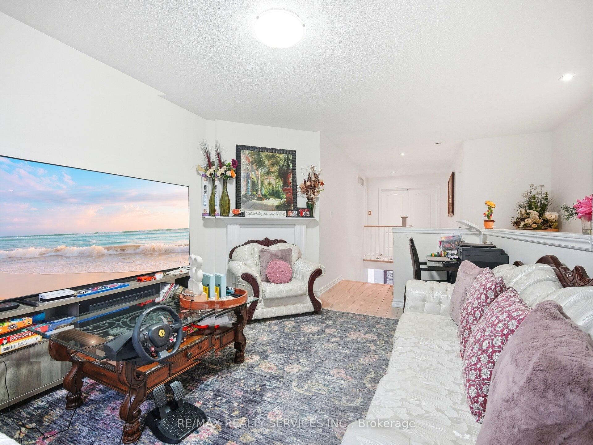 Photo 43 of 33 Sewells Lane, Brampton, Fletcher's Meadow — HOMEH