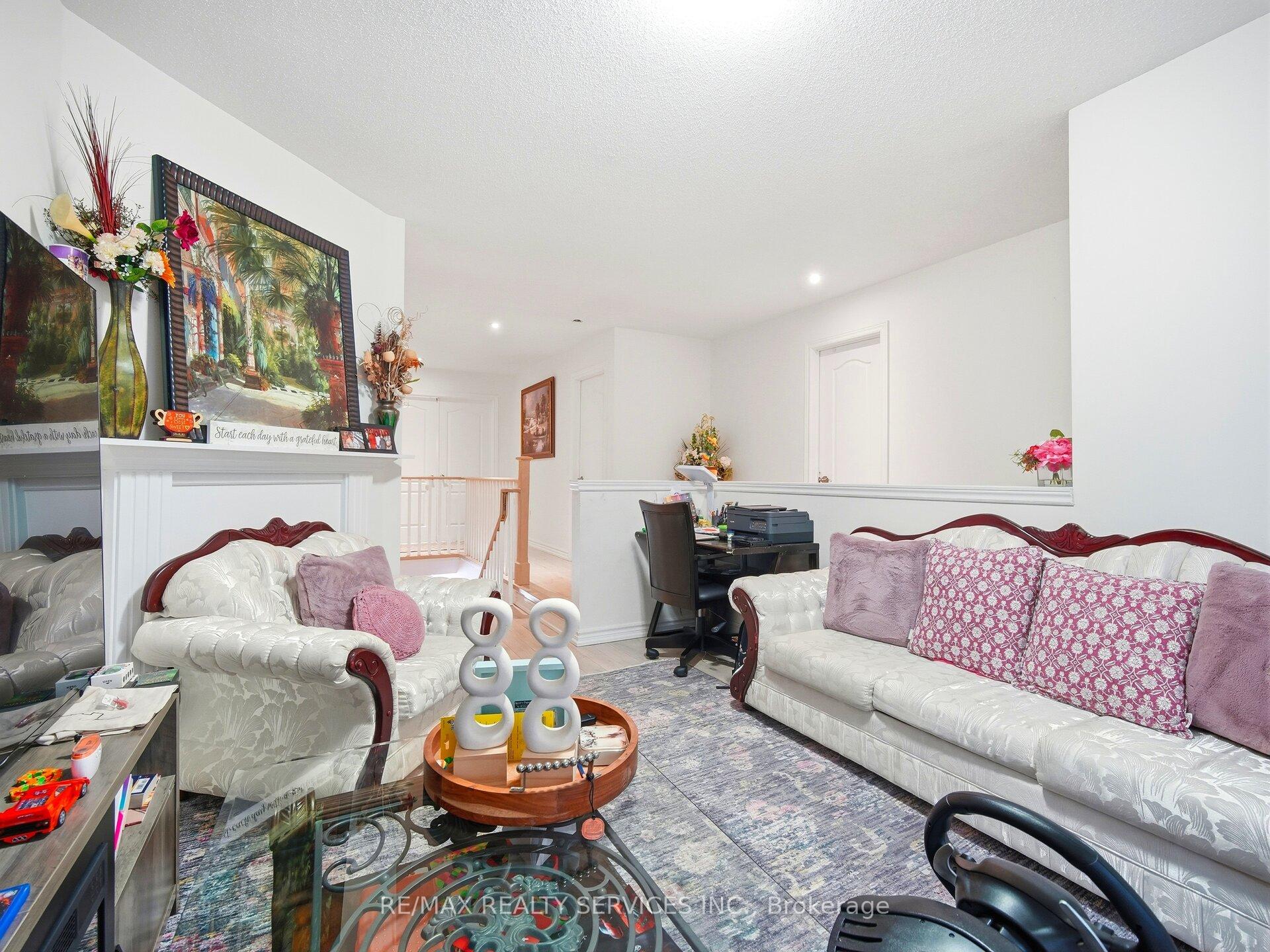 Photo 51 of 33 Sewells Lane, Brampton, Fletcher's Meadow — HOMEH