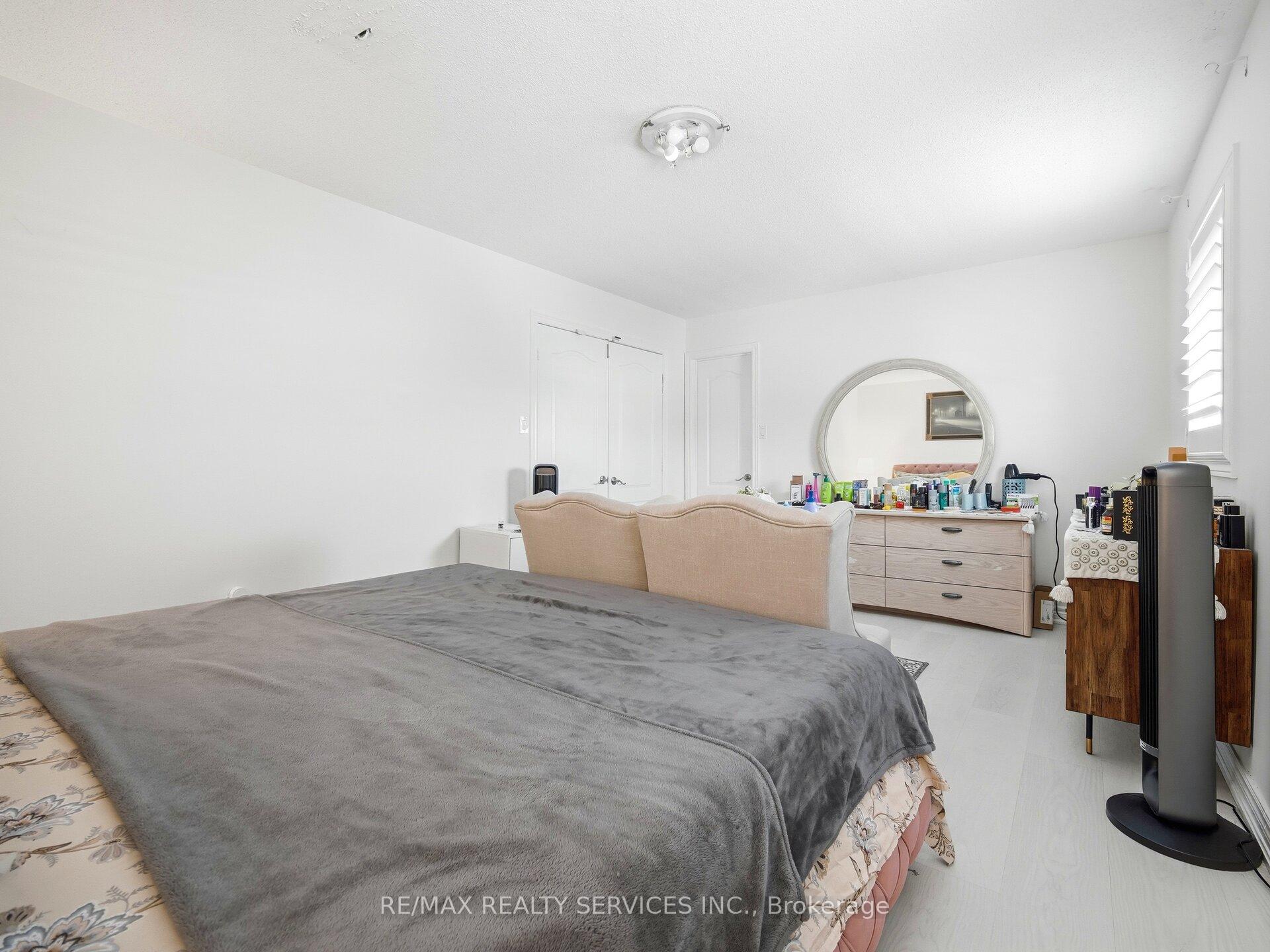 Photo 55 of 33 Sewells Lane, Brampton, Fletcher's Meadow — HOMEH
