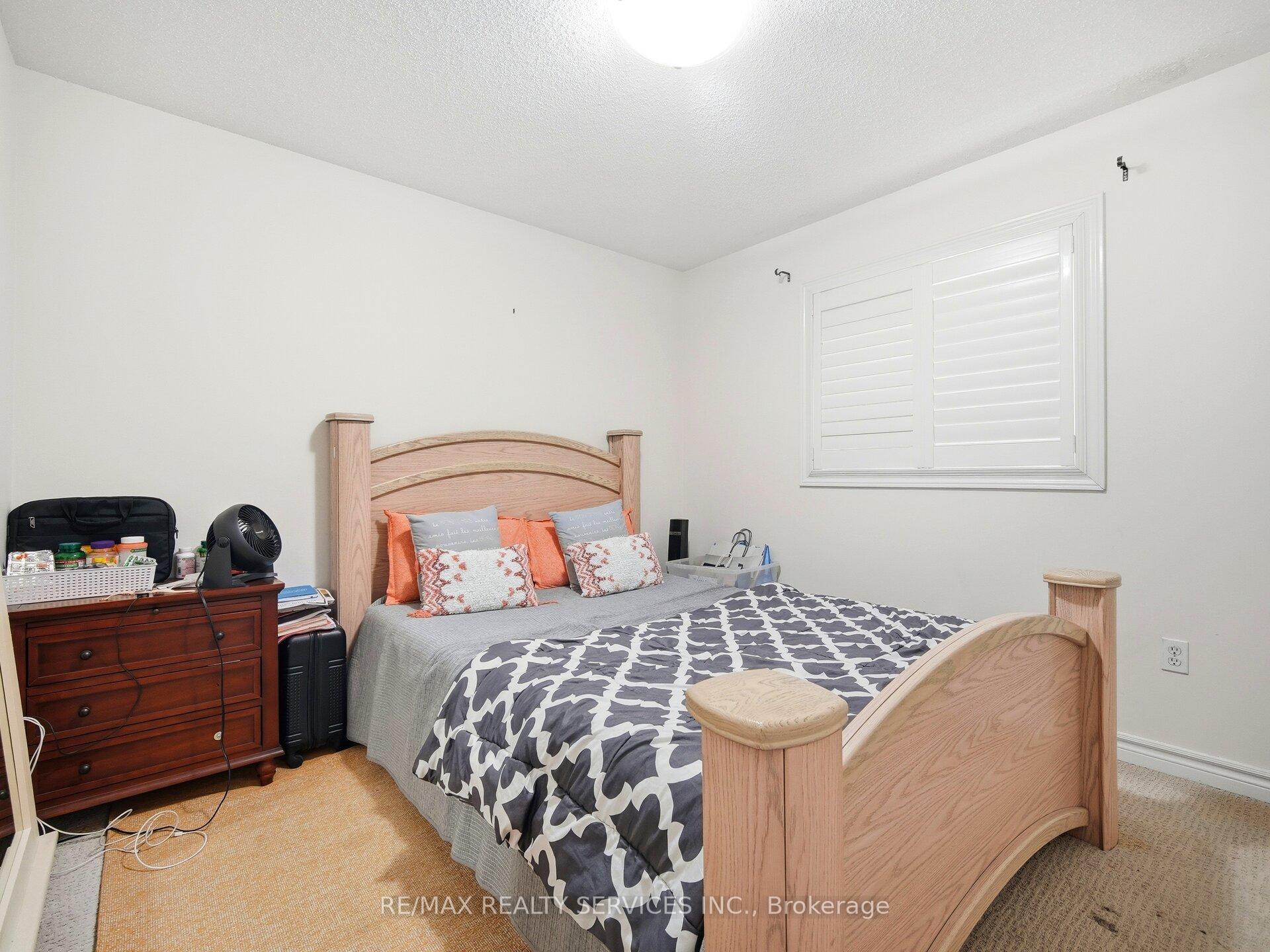 Photo 71 of 33 Sewells Lane, Brampton, Fletcher's Meadow — HOMEH