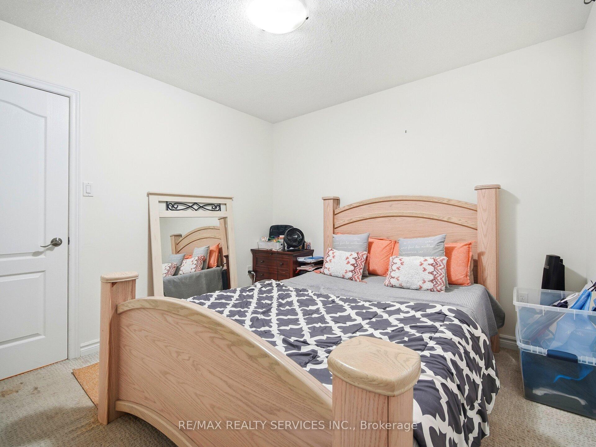 Photo 75 of 33 Sewells Lane, Brampton, Fletcher's Meadow — HOMEH