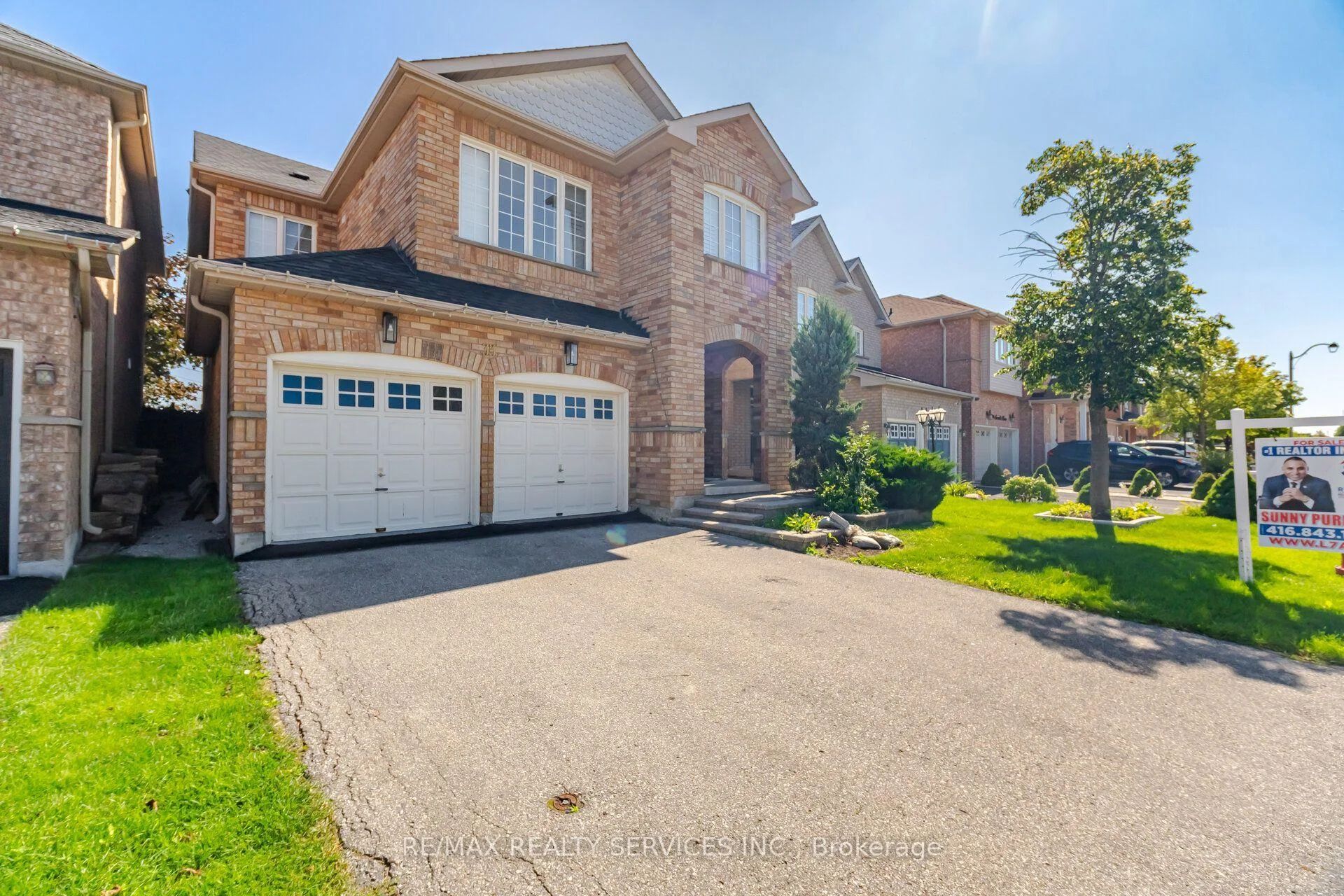 Photo 6 of 33 Sewells Lane, Brampton, Fletcher's Meadow — HOMEH