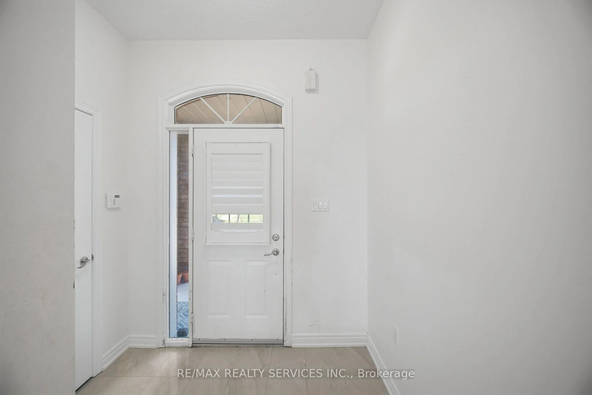 Photo 10 of 33 Sewells Lane, Brampton, Fletcher's Meadow — HOMEH