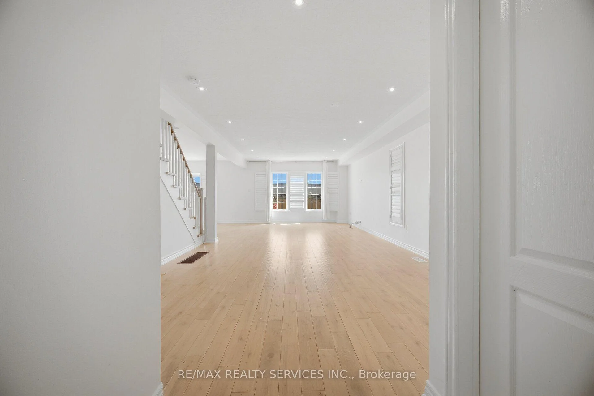 Photo 12 of 33 Sewells Lane, Brampton, Fletcher's Meadow — HOMEH