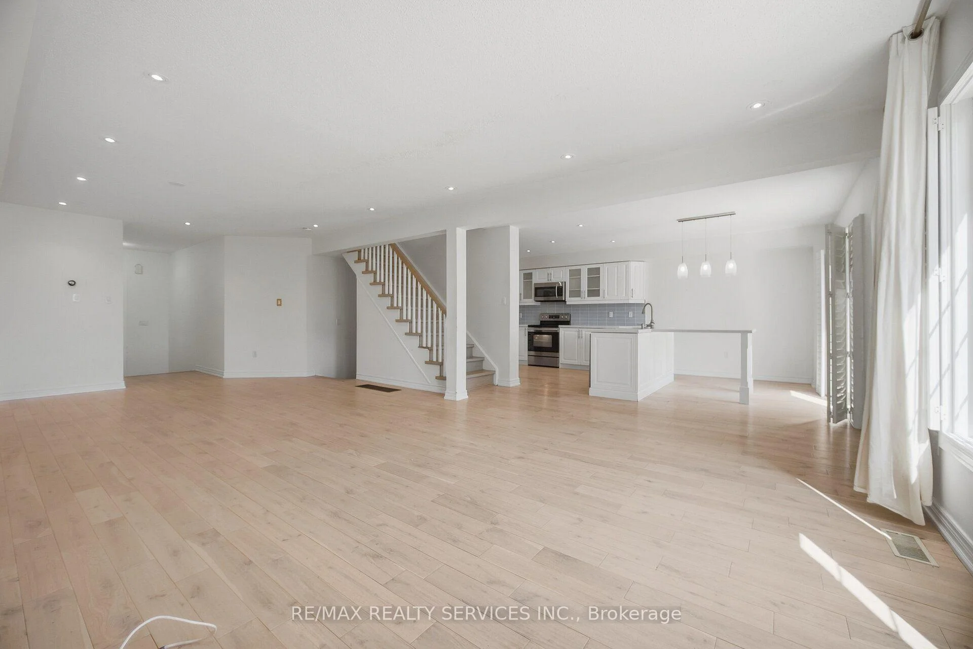 Photo 20 of 33 Sewells Lane, Brampton, Fletcher's Meadow — HOMEH