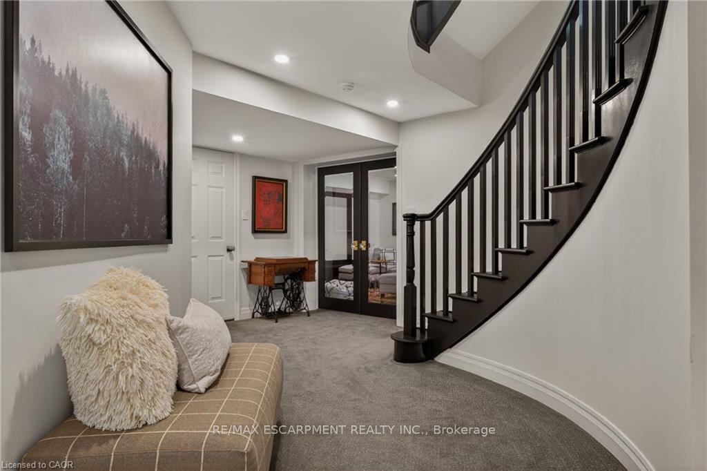 Photo 36 of 120 Jerome Park Drive, Hamilton, Dundas — HOMEH