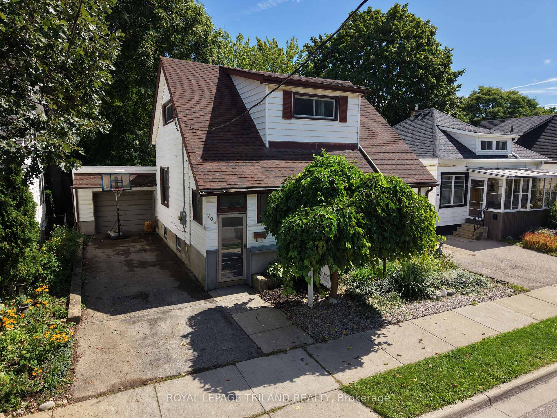 Photo 3 of 208 Edward Street, London, South F — HOMEH