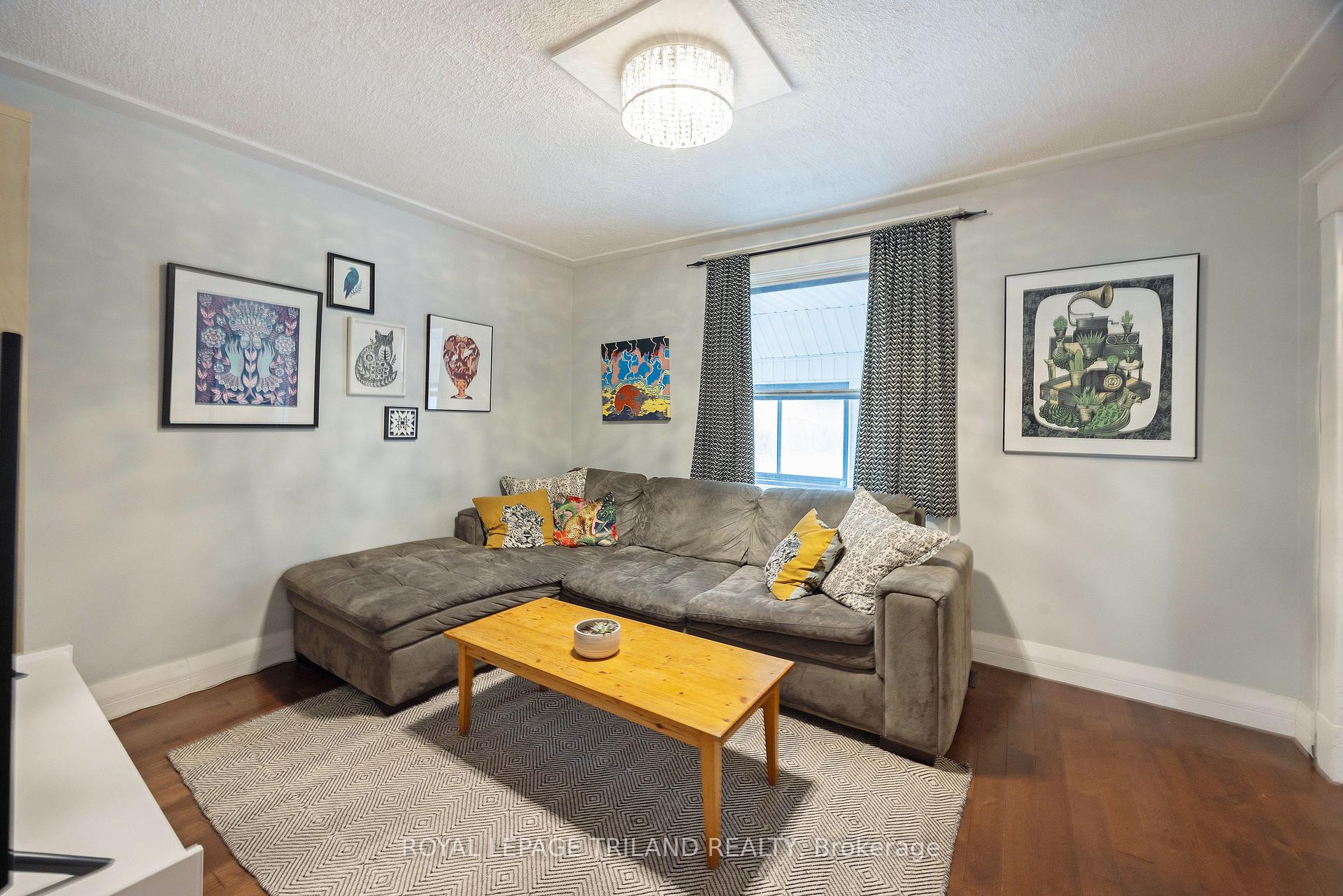 Photo 10 of 208 Edward Street, London, South F — HOMEH