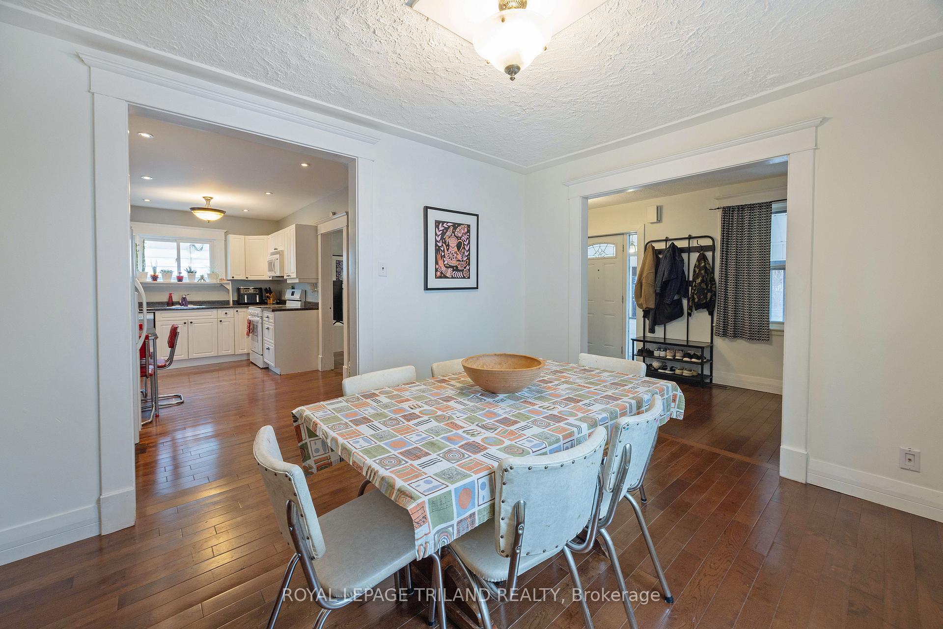 Photo 12 of 208 Edward Street, London, South F — HOMEH