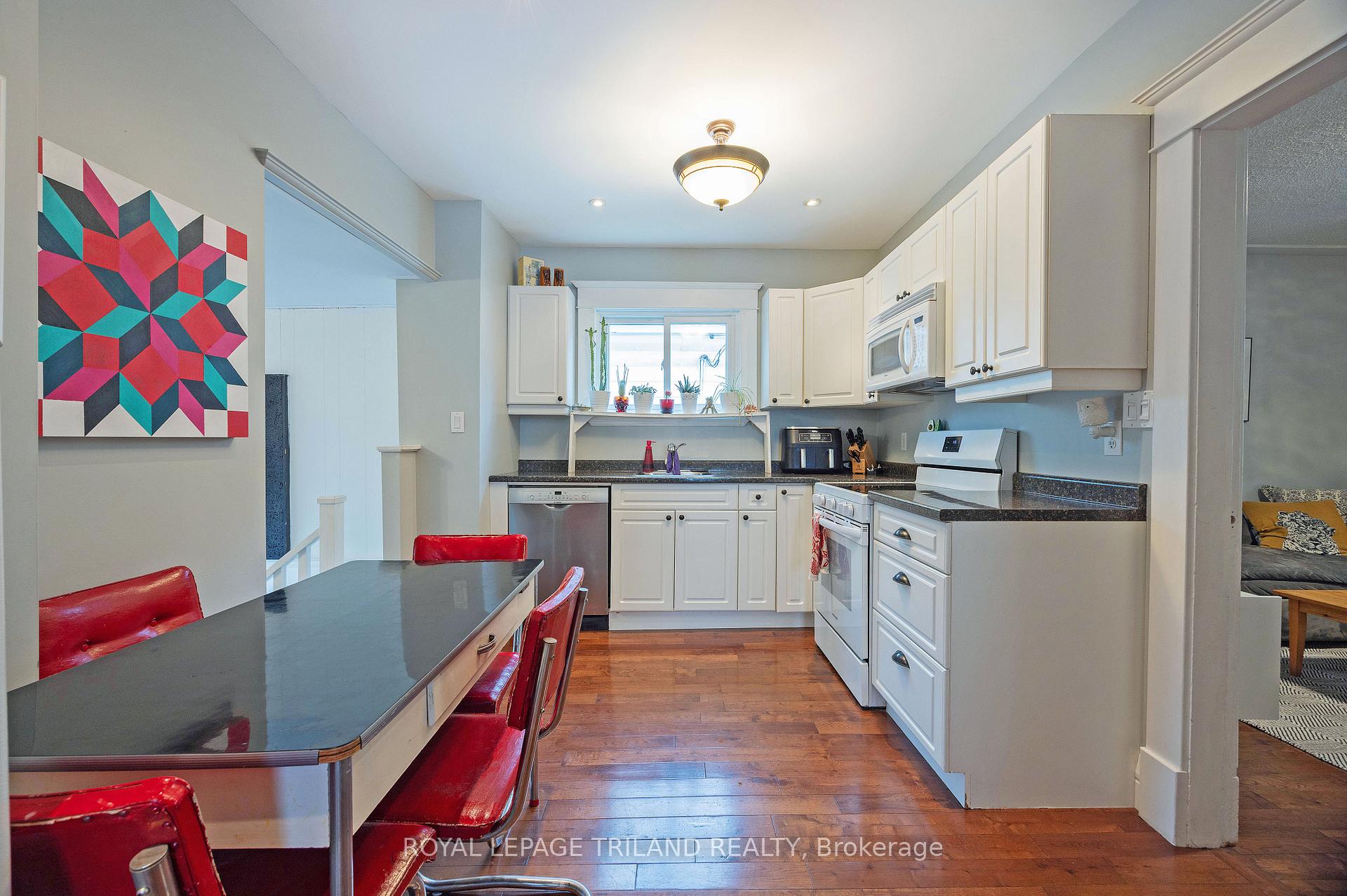 Photo 13 of 208 Edward Street, London, South F — HOMEH