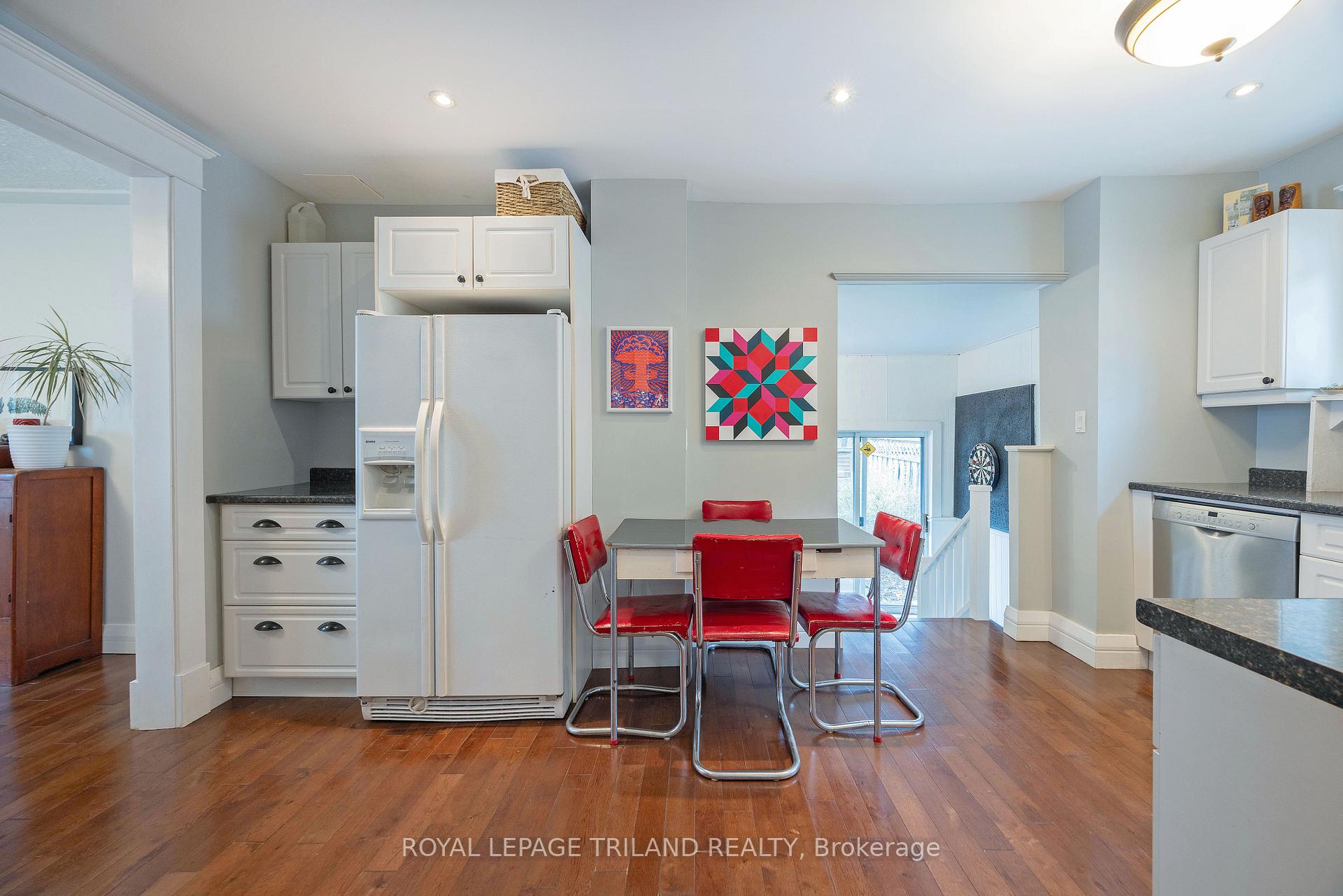 Photo 14 of 208 Edward Street, London, South F — HOMEH