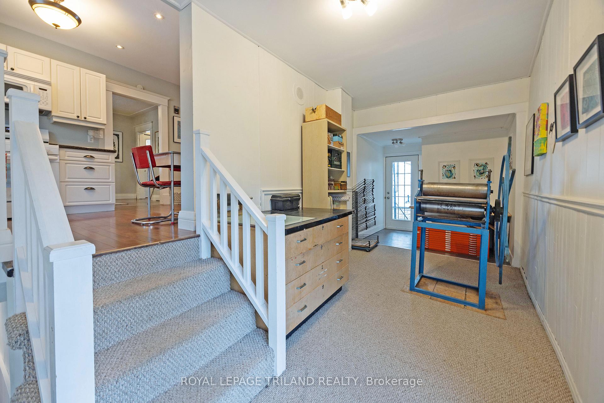 Photo 17 of 208 Edward Street, London, South F — HOMEH