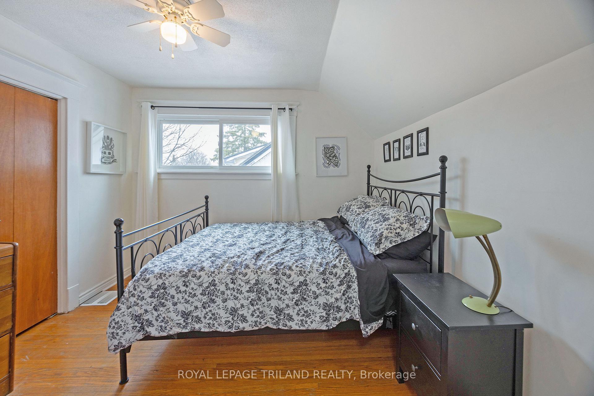 Photo 21 of 208 Edward Street, London, South F — HOMEH
