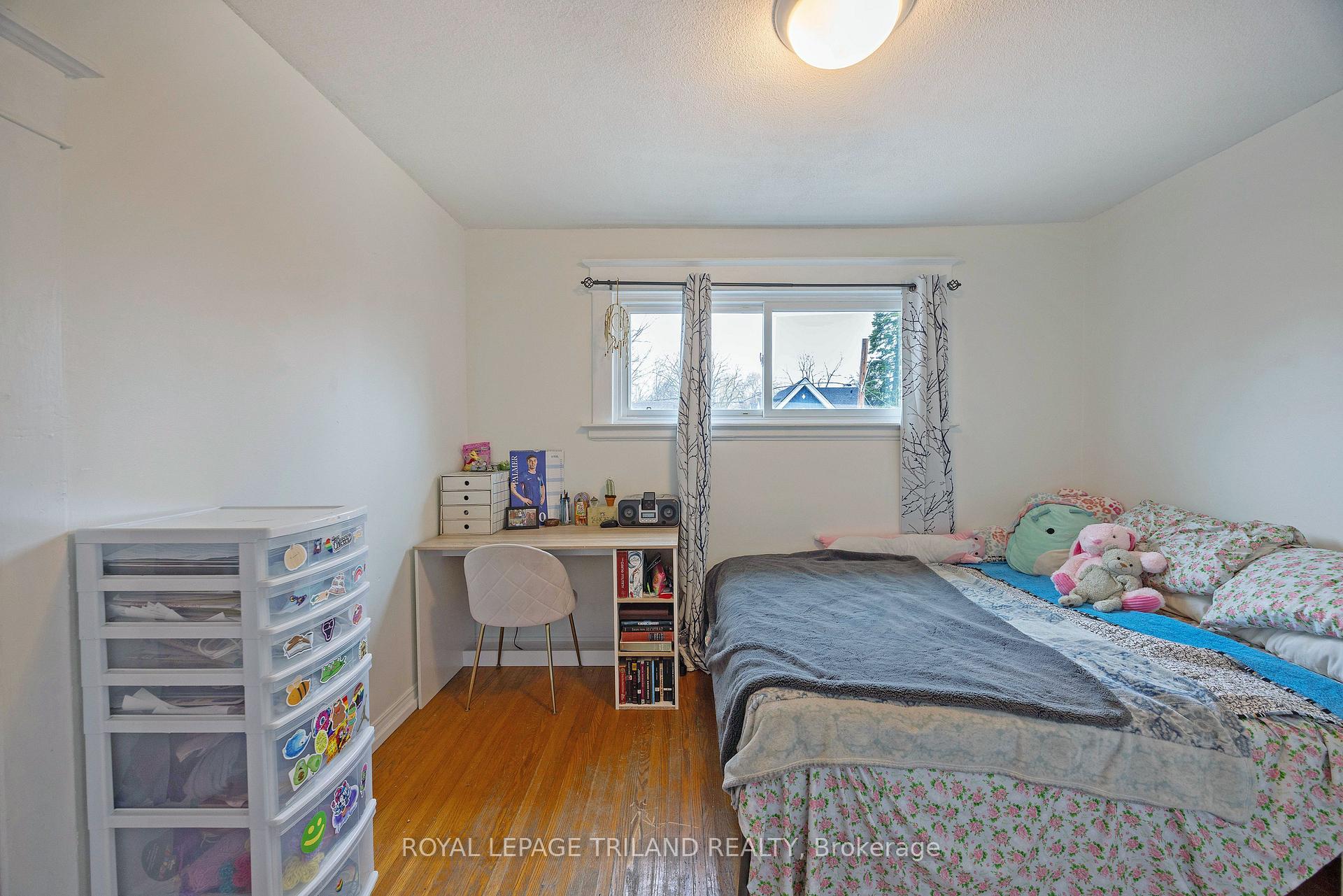 Photo 24 of 208 Edward Street, London, South F — HOMEH