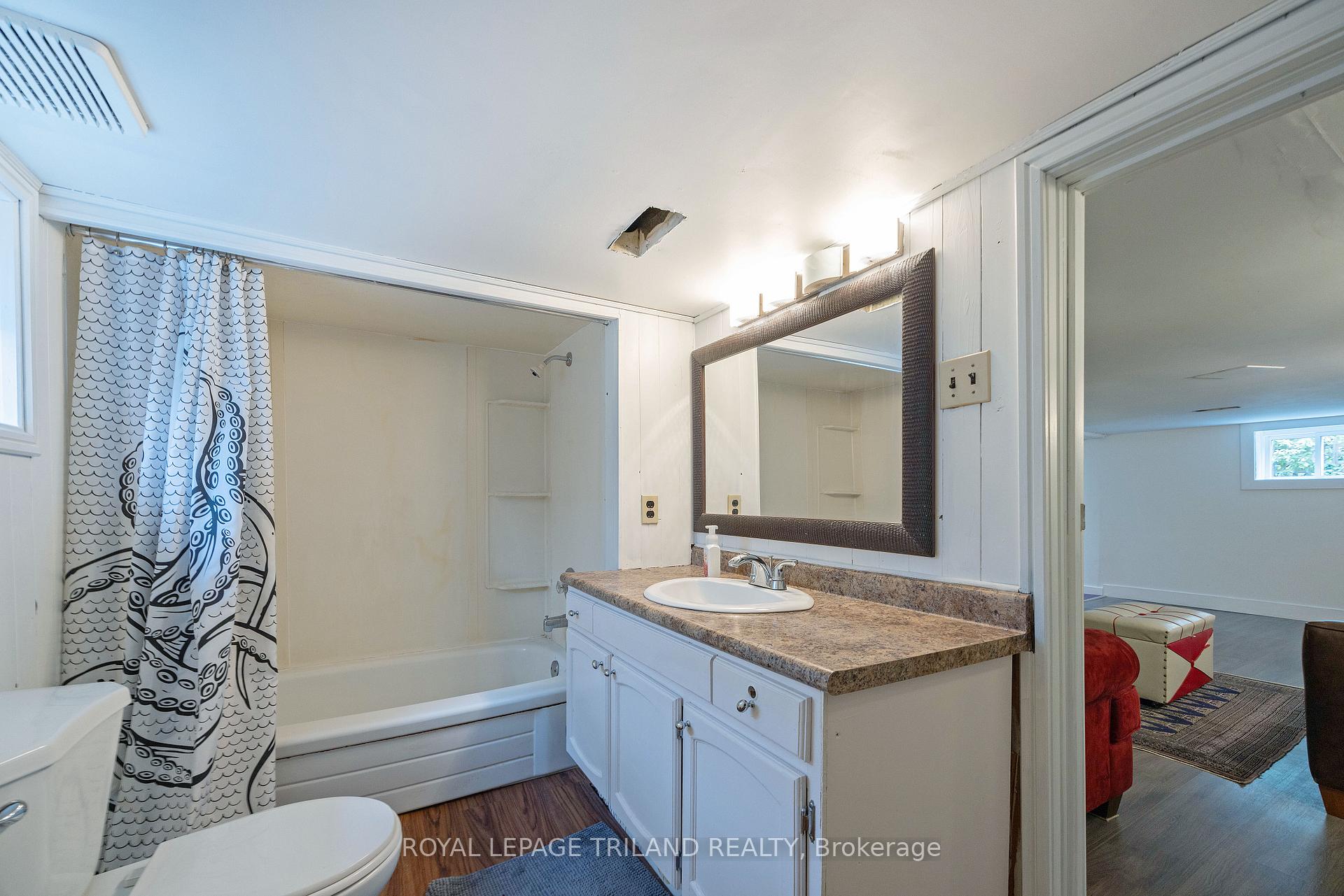 Photo 29 of 208 Edward Street, London, South F — HOMEH