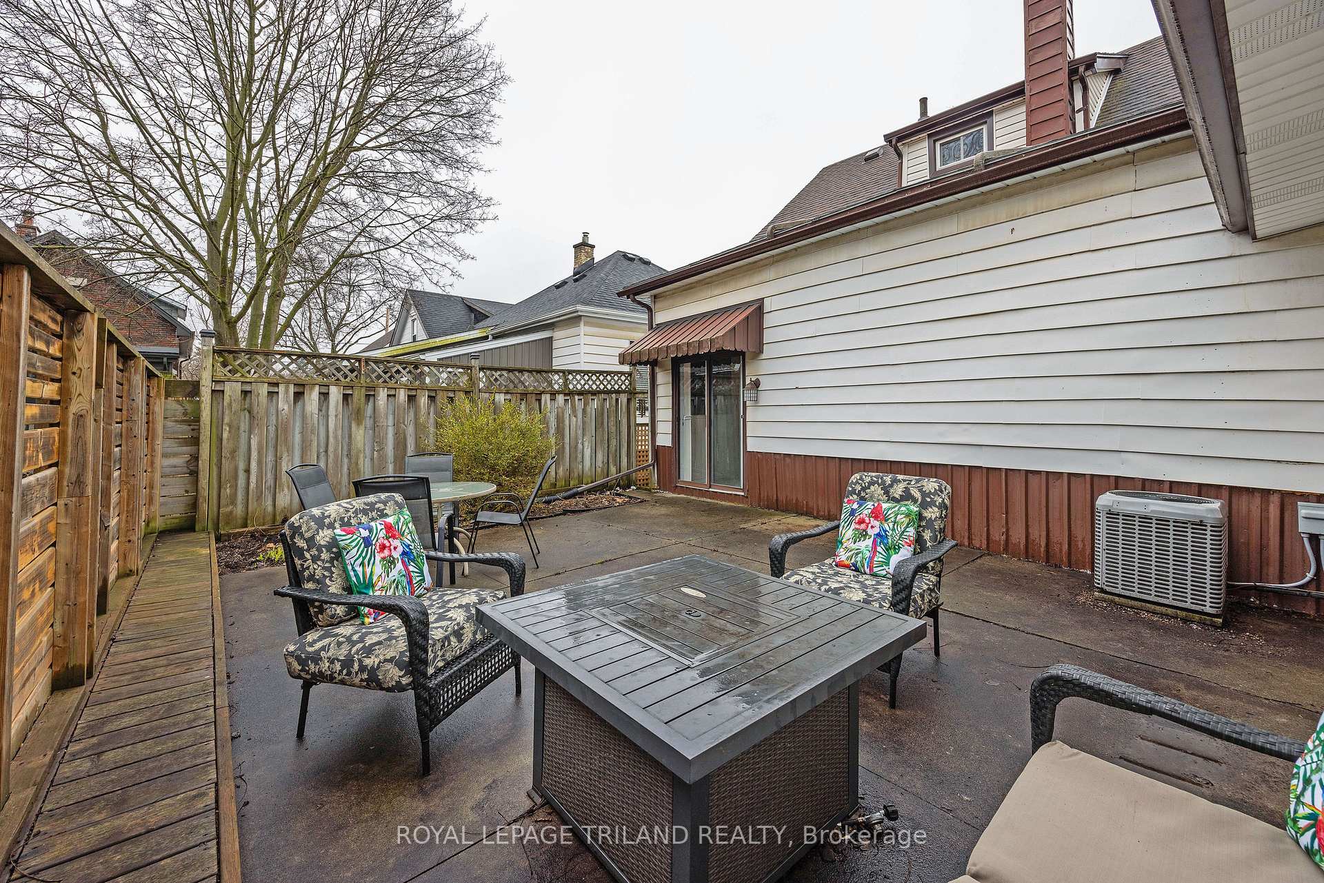 Photo 35 of 208 Edward Street, London, South F — HOMEH