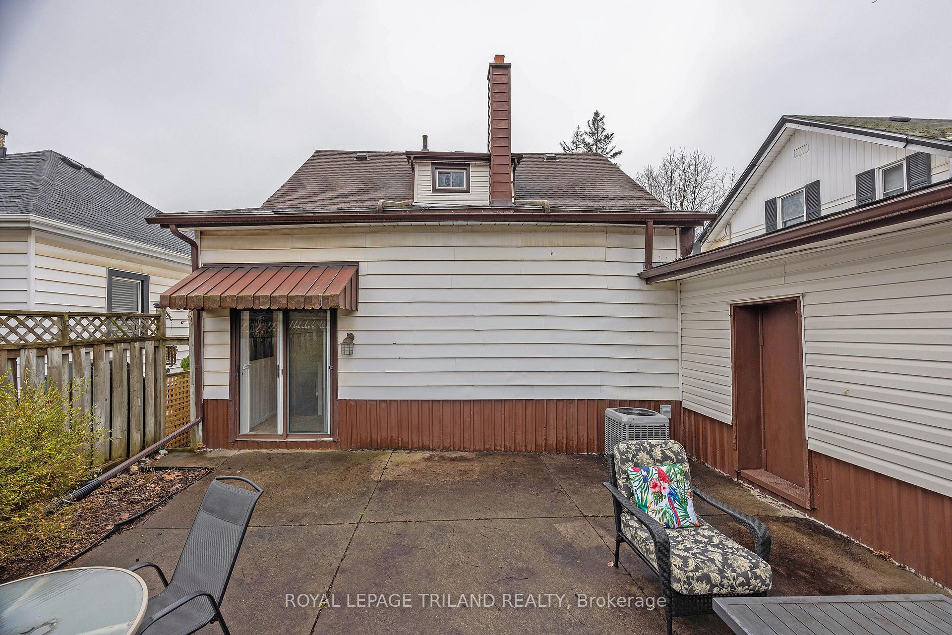 Photo 36 of 208 Edward Street, London, South F — HOMEH
