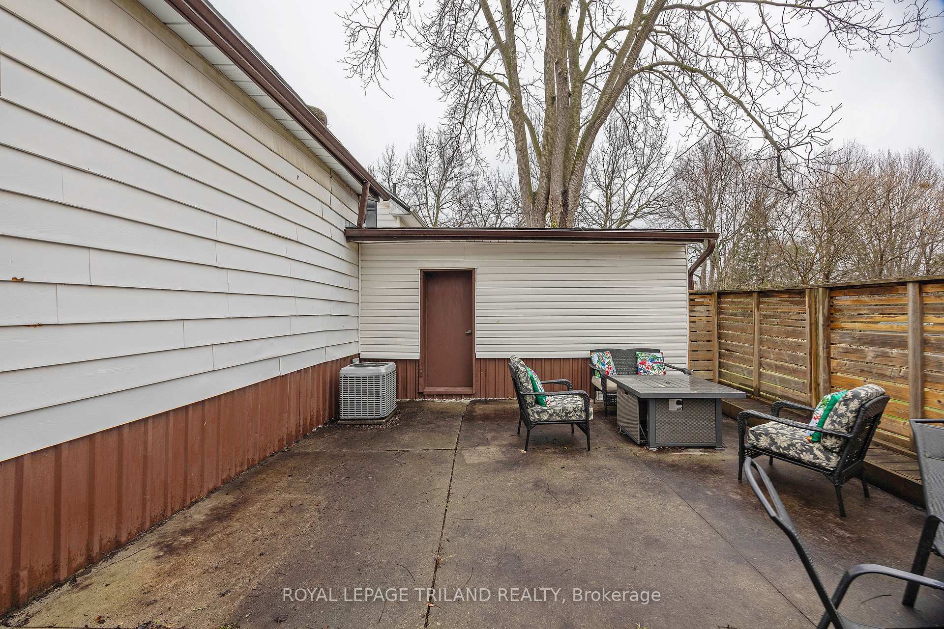 Photo 39 of 208 Edward Street, London, South F — HOMEH