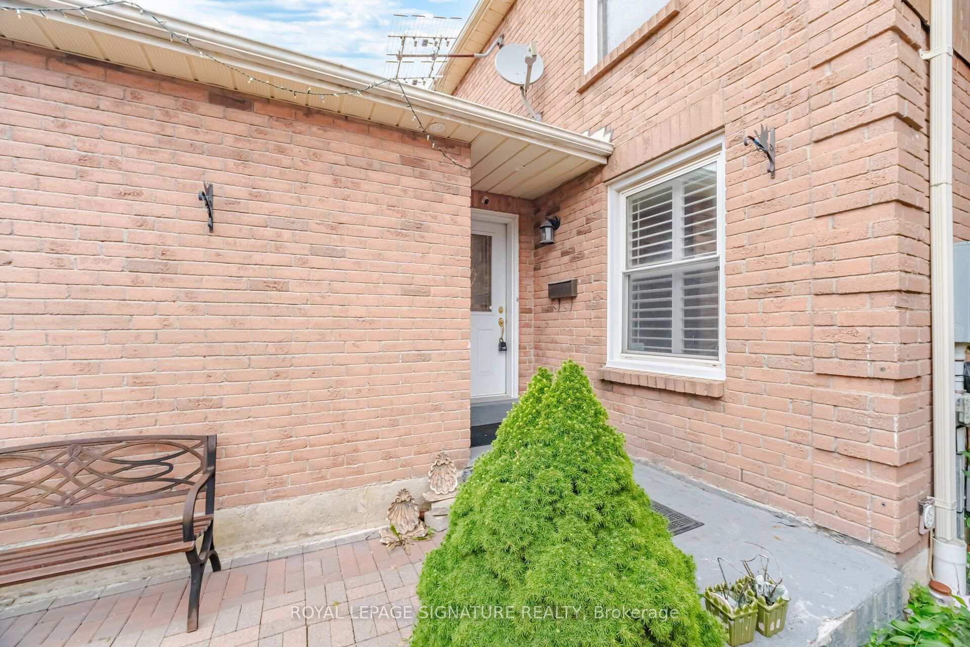 Photo 4 of 1579 Marshcourt Drive, Pickering, Village East — HOMEH