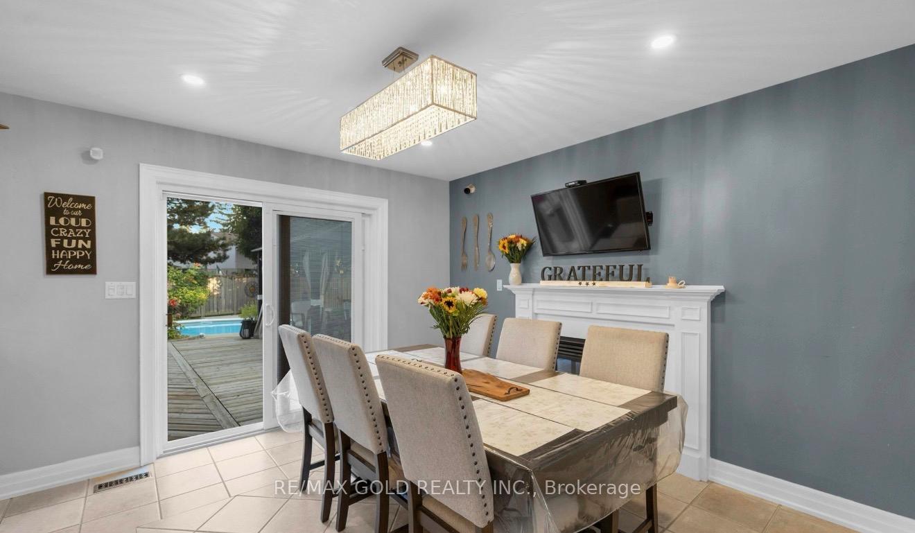 Photo 6 of 16 Melita Place, Brampton, Central Park — HOMEH