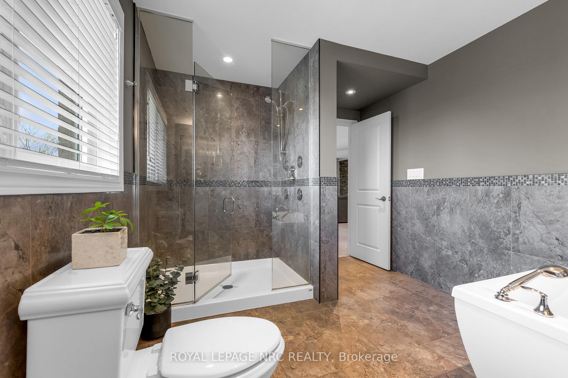 Photo 38 of 34 Marlene Stewart Drive, Pelham, Fonthill — HOMEH