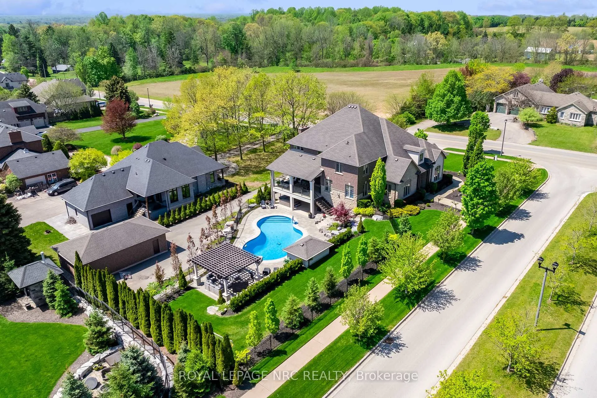 Photo 4 of 34 Marlene Stewart Drive, Pelham, Fonthill — HOMEH