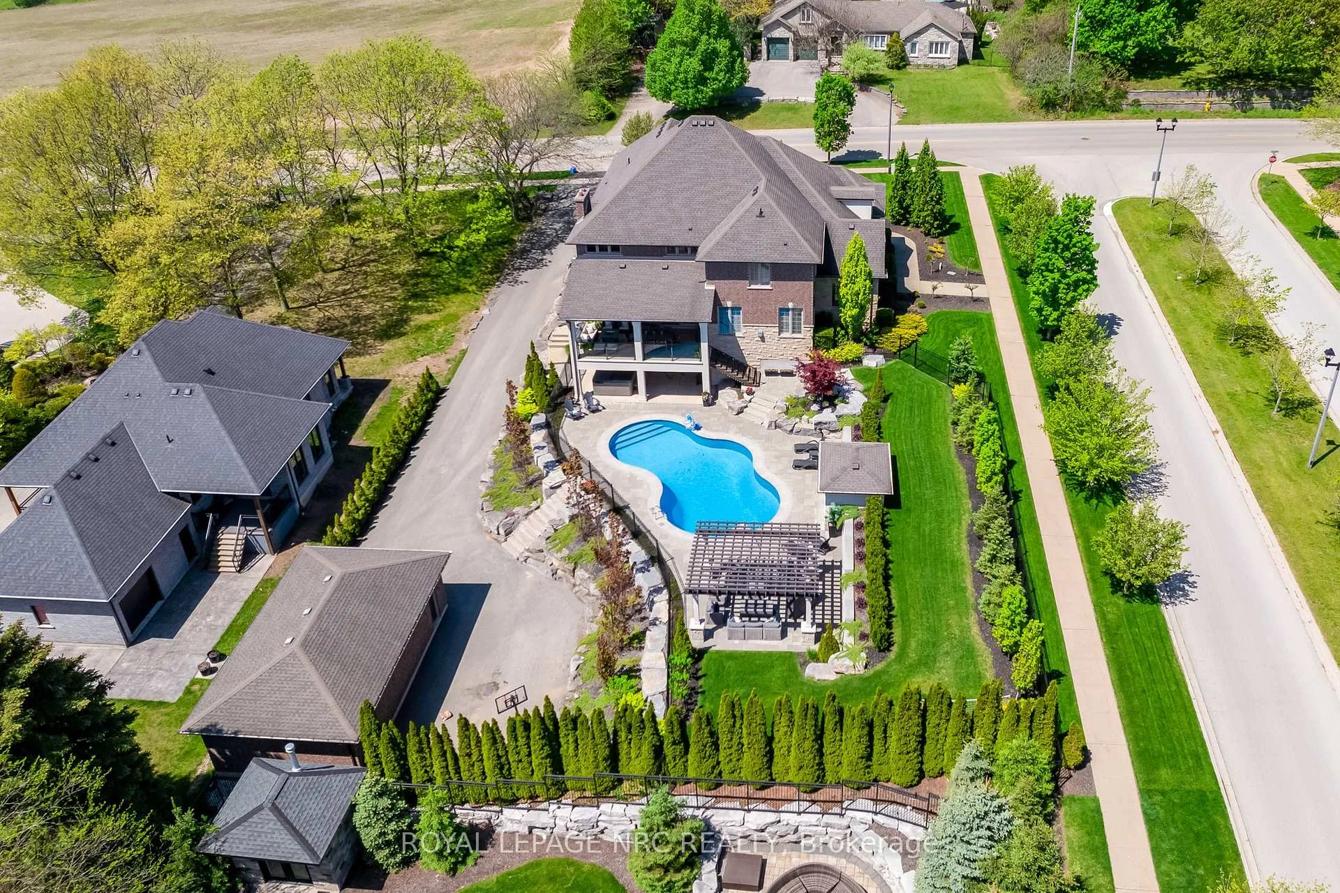 Photo 6 of 34 Marlene Stewart Drive, Pelham, Fonthill — HOMEH