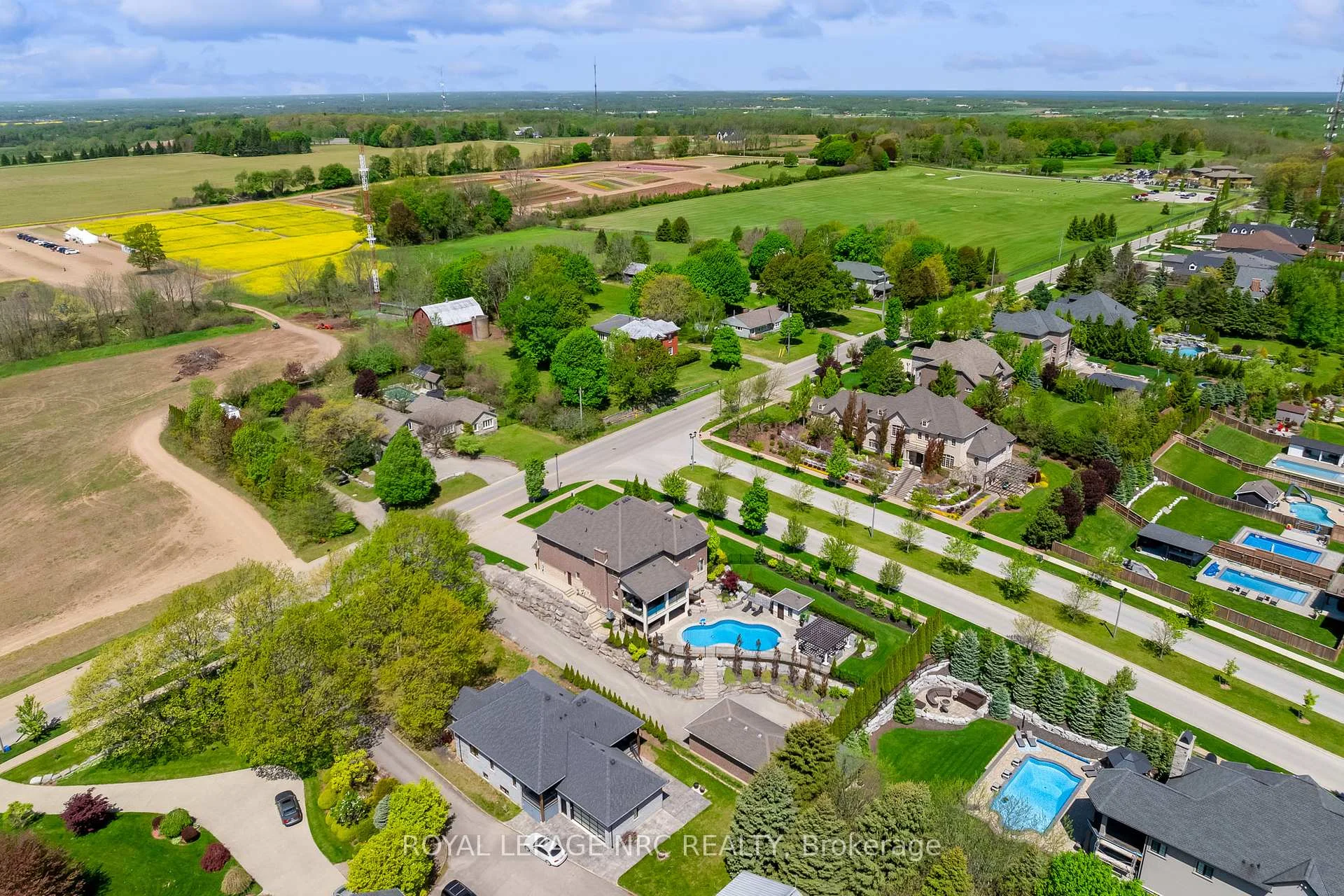 Photo 10 of 34 Marlene Stewart Drive, Pelham, Fonthill — HOMEH