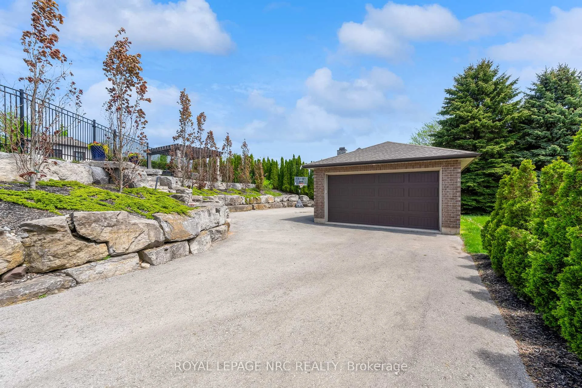 Photo 13 of 34 Marlene Stewart Drive, Pelham, Fonthill — HOMEH