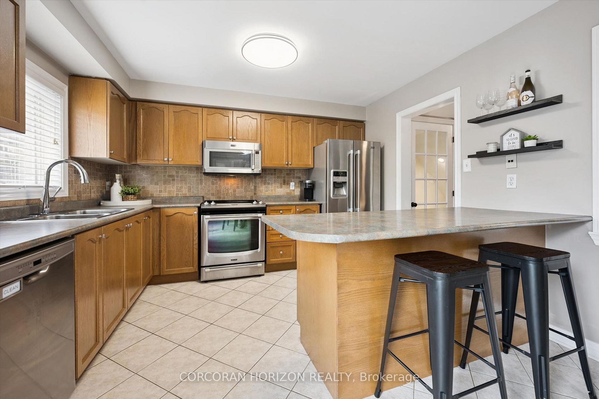 Photo 10 of Unit 4, 2970 Berwick Drive, Burlington, Rose — HOMEH