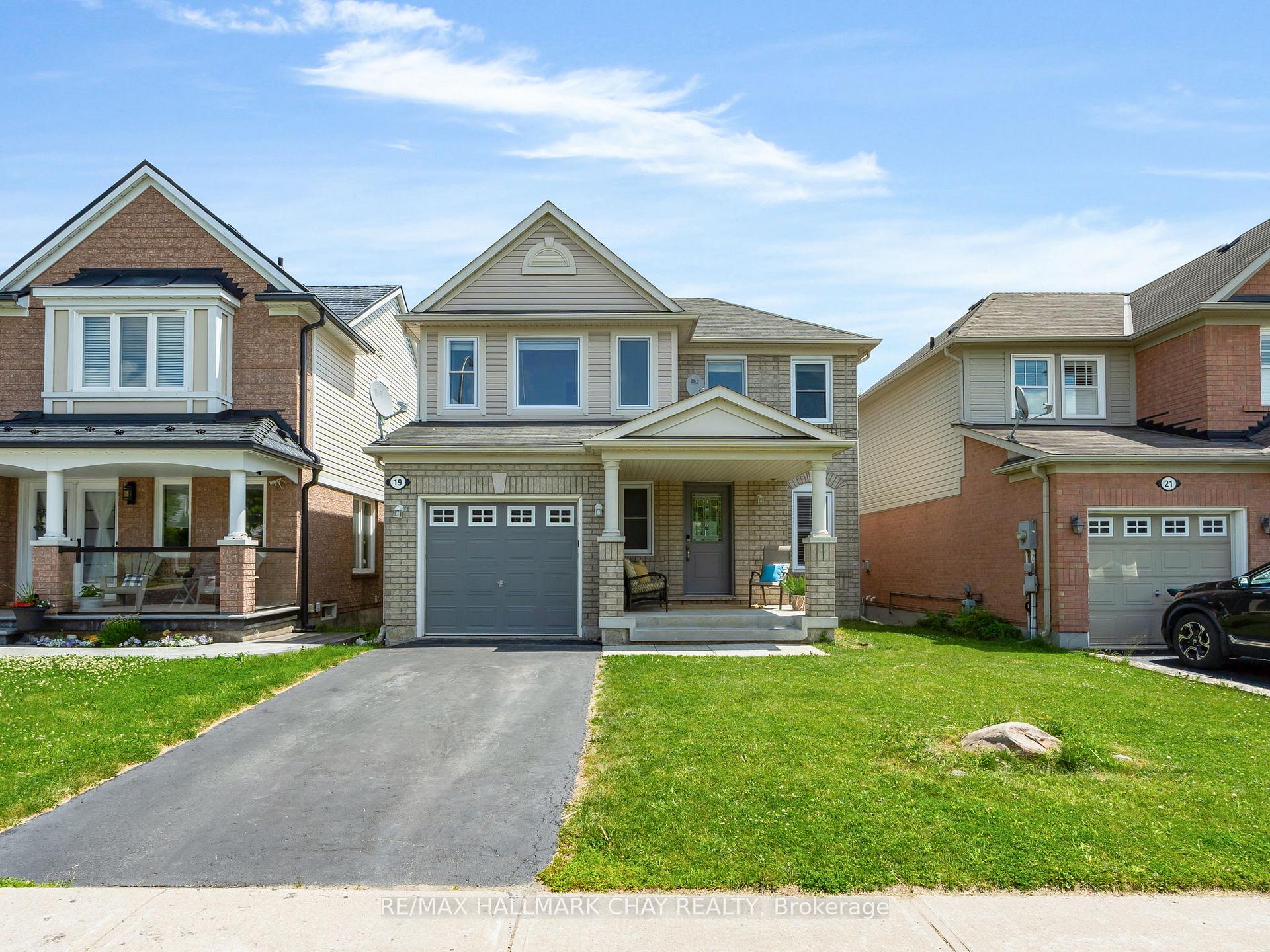 Photo 2 of 19 Callander Crescent, New Tecumseth, Alliston — HOMEH