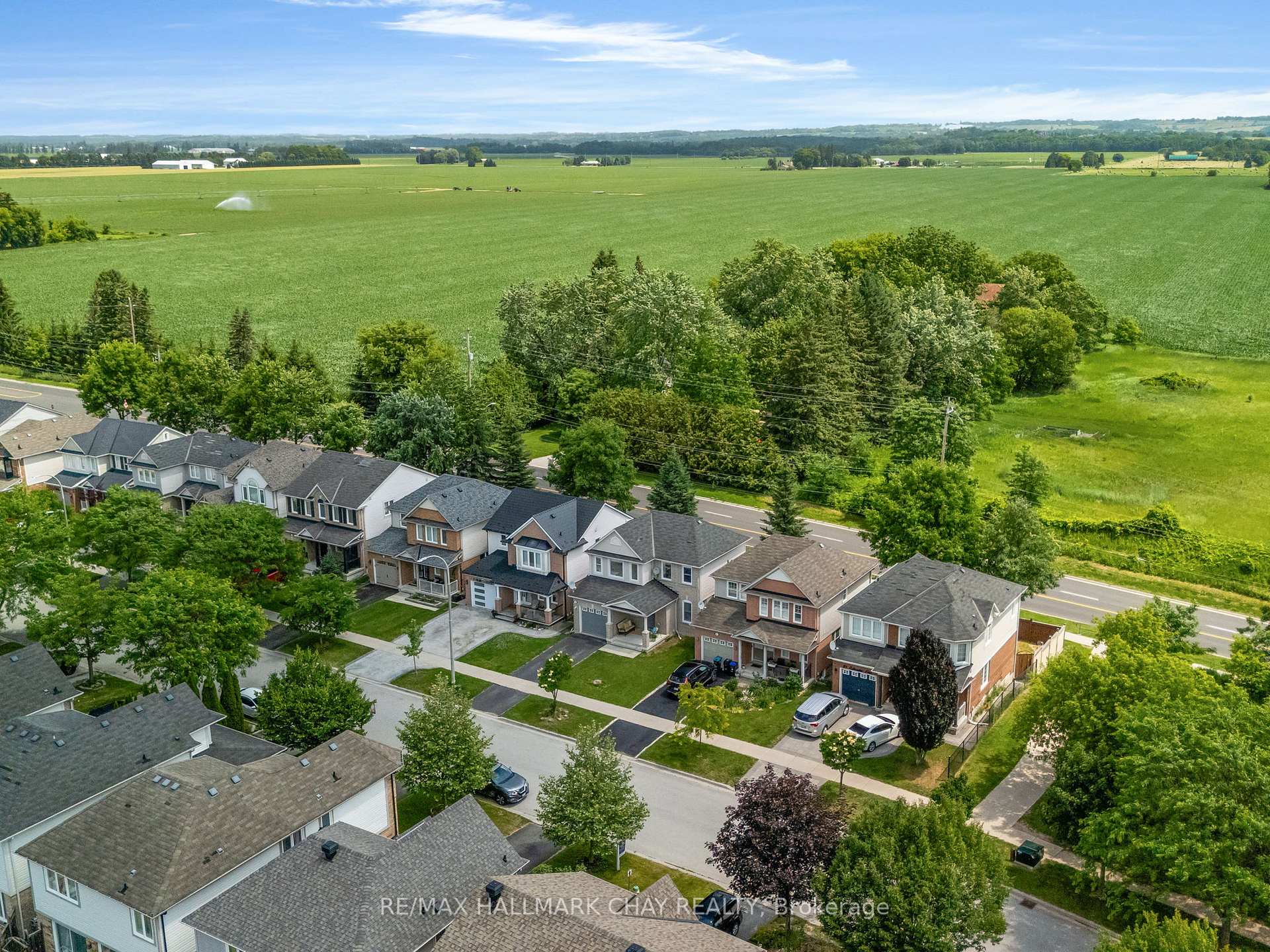 Photo 3 of 19 Callander Crescent, New Tecumseth, Alliston — HOMEH