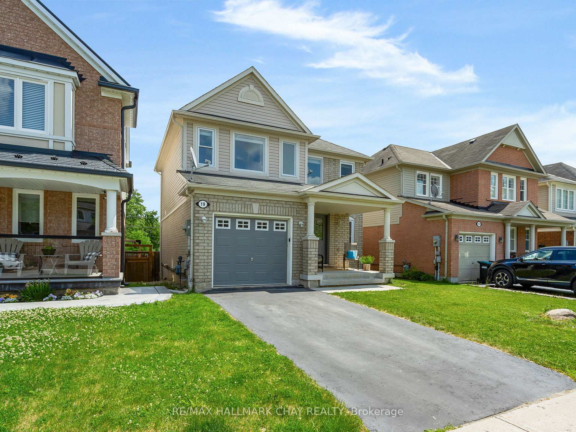 Photo 4 of 19 Callander Crescent, New Tecumseth, Alliston — HOMEH