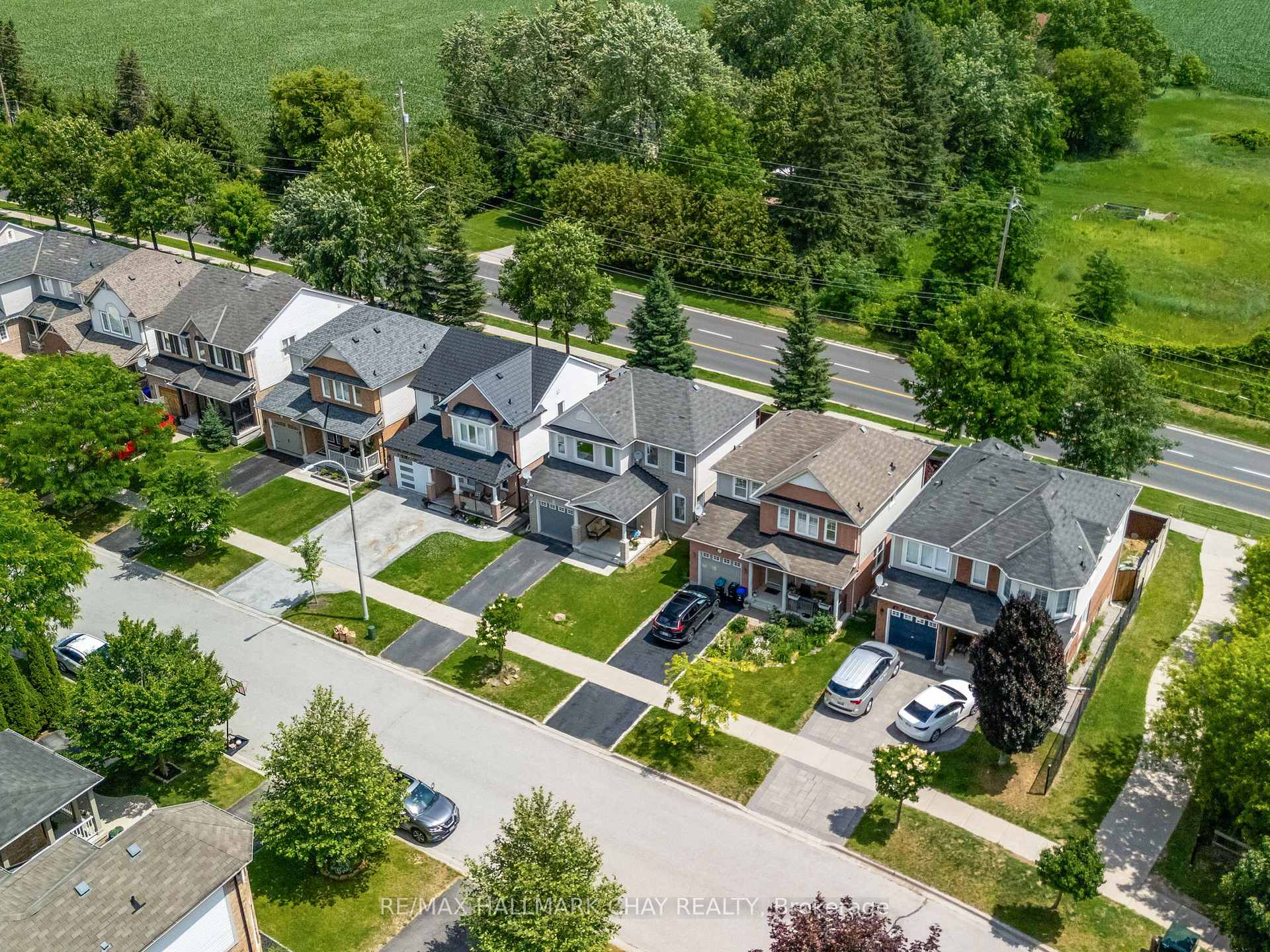 Photo 5 of 19 Callander Crescent, New Tecumseth, Alliston — HOMEH