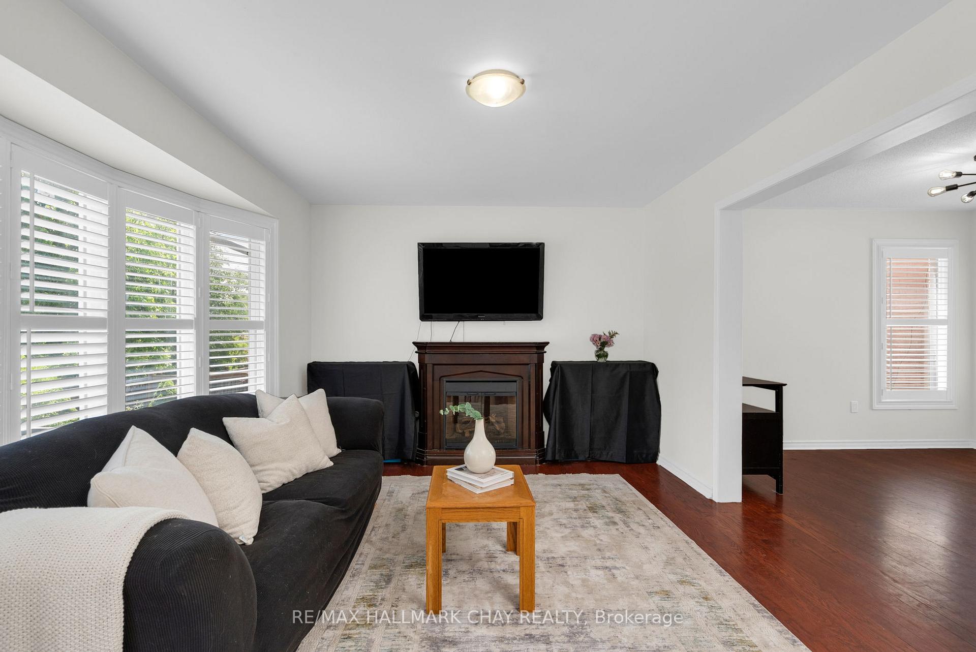Photo 13 of 19 Callander Crescent, New Tecumseth, Alliston — HOMEH