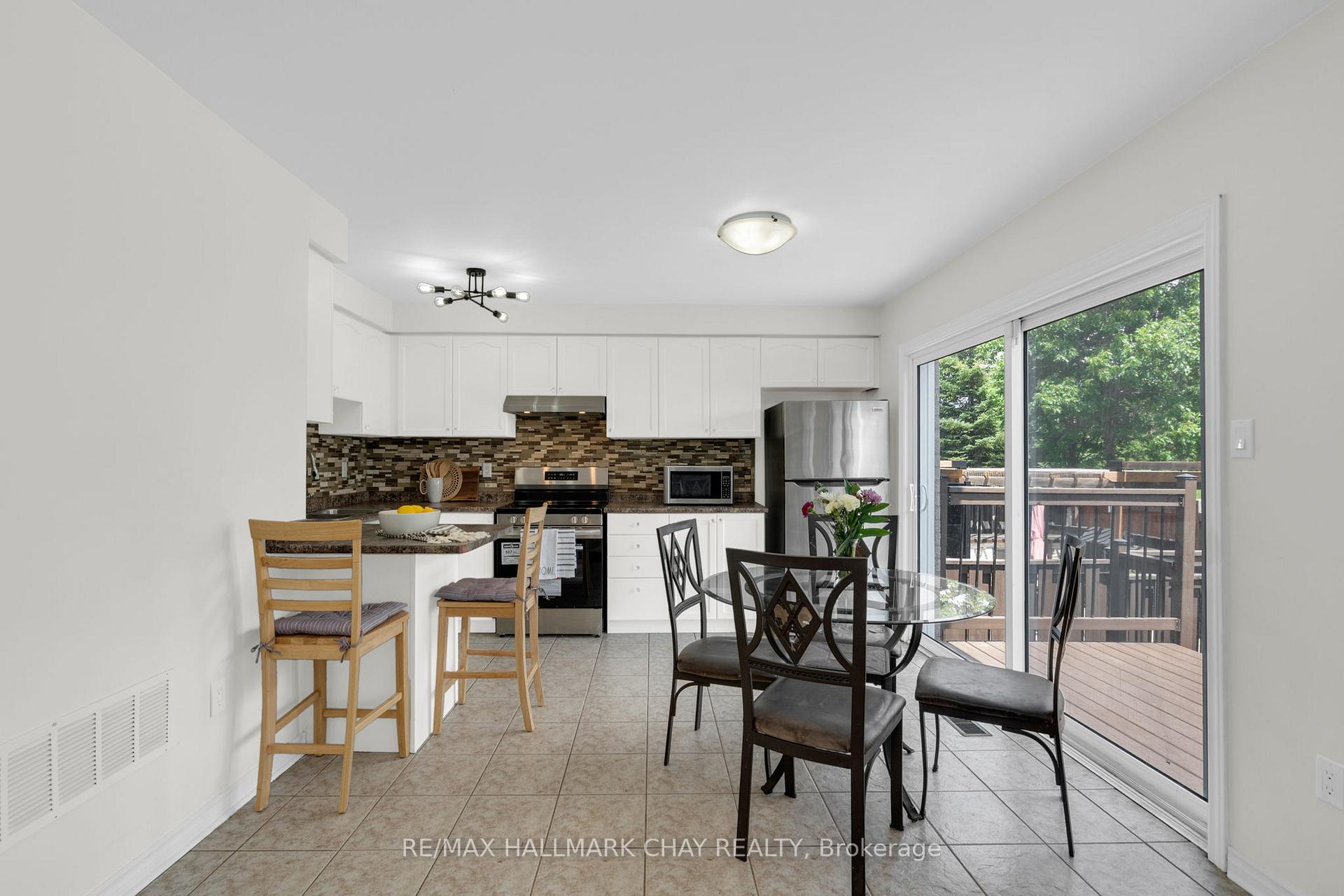 Photo 14 of 19 Callander Crescent, New Tecumseth, Alliston — HOMEH