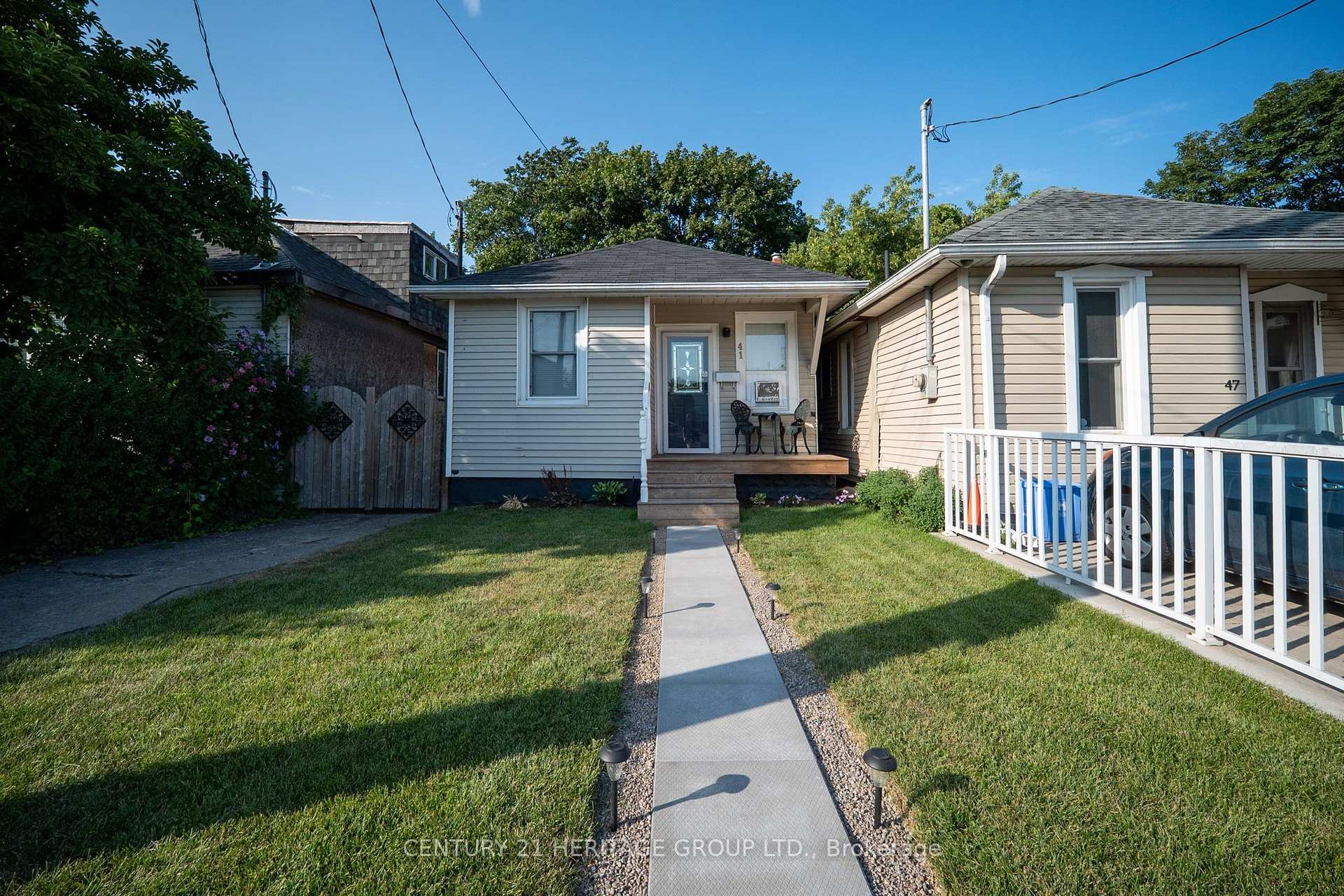 Photo 3 of 41 Biggar Avenue, Hamilton, North End — HOMEH