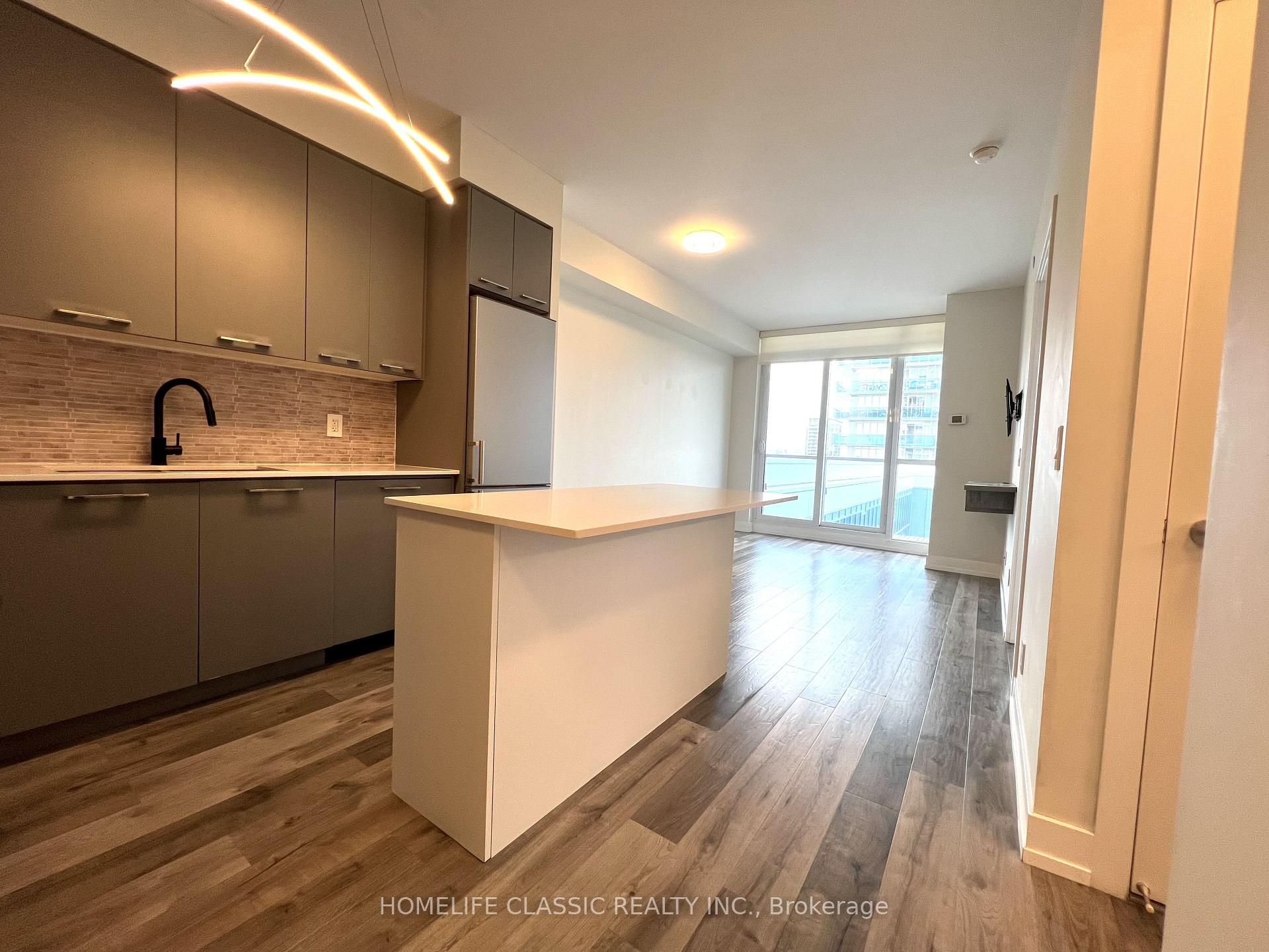 Photo 5 of Unit 813, 9471 Yonge Street, Richmond Hill, Observatory — HOMEH