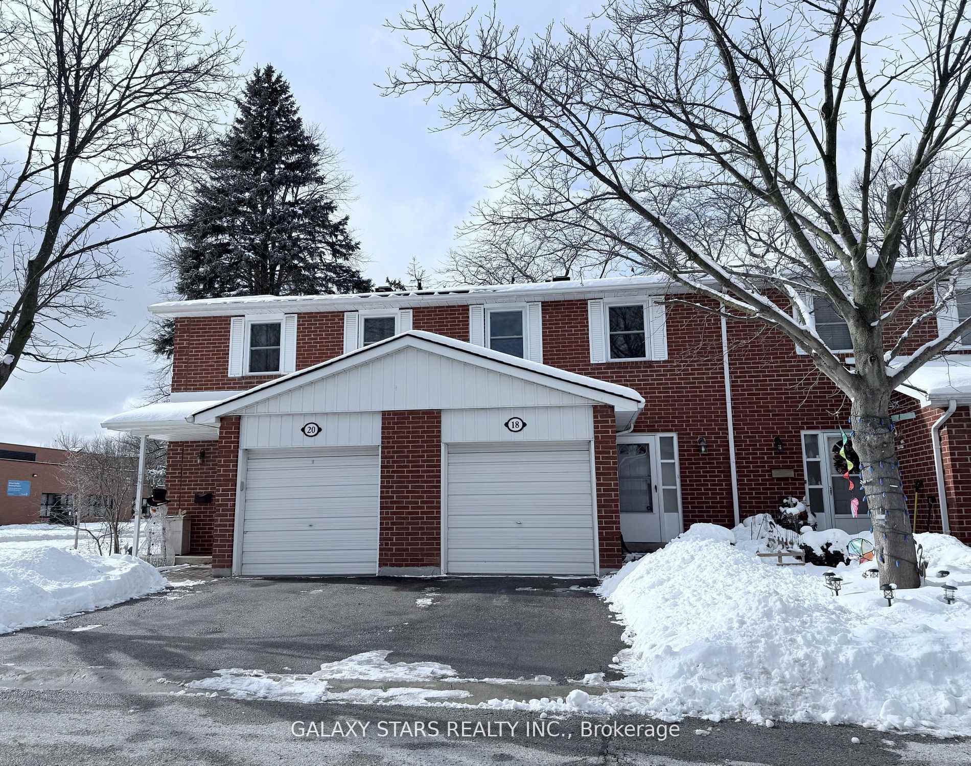 Photo 2 of 18 Norris Way, Markham, Thornhill — HOMEH