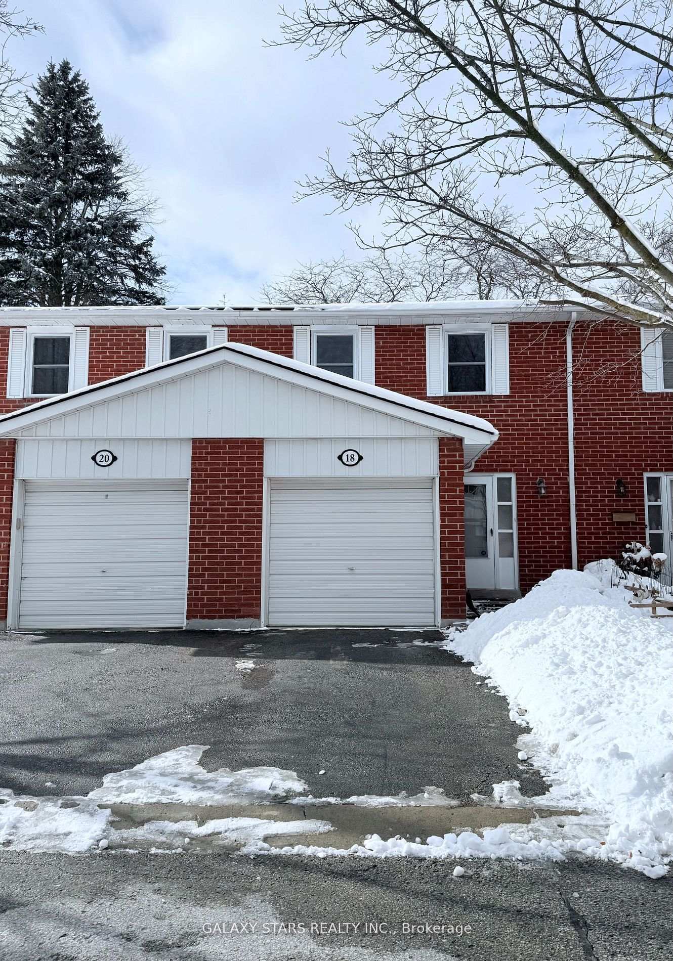 Photo 3 of 18 Norris Way, Markham, Thornhill — HOMEH