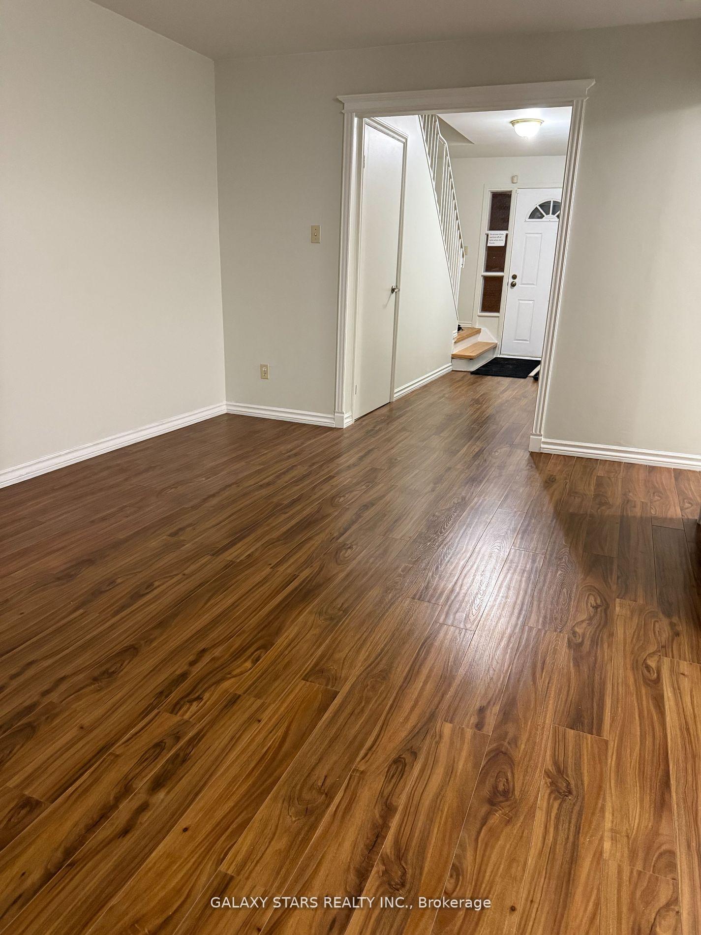 Photo 4 of 18 Norris Way, Markham, Thornhill — HOMEH