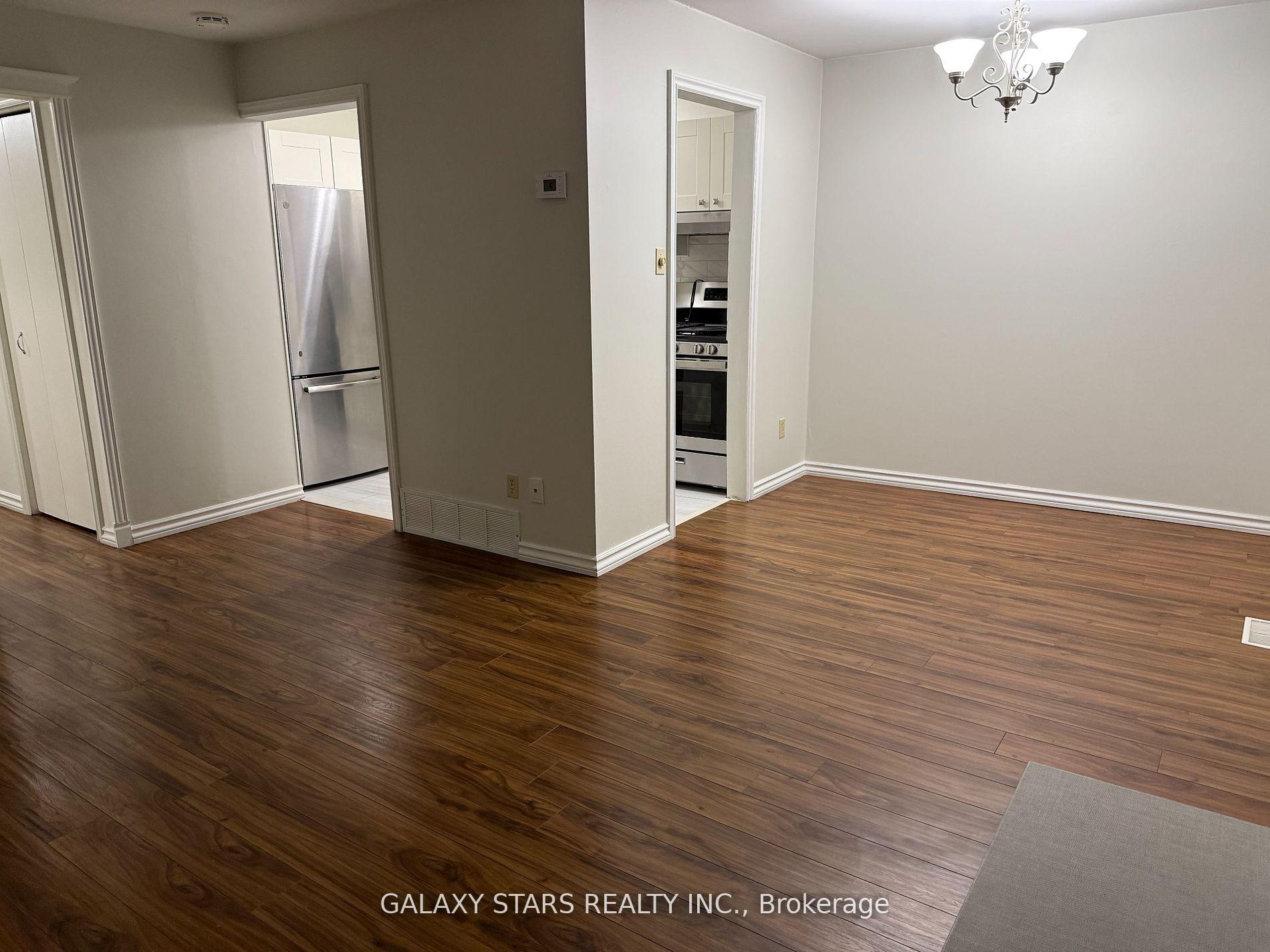 Photo 6 of 18 Norris Way, Markham, Thornhill — HOMEH