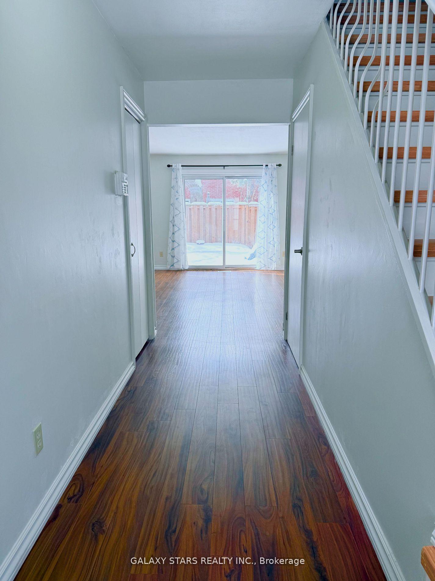 Photo 13 of 18 Norris Way, Markham, Thornhill — HOMEH