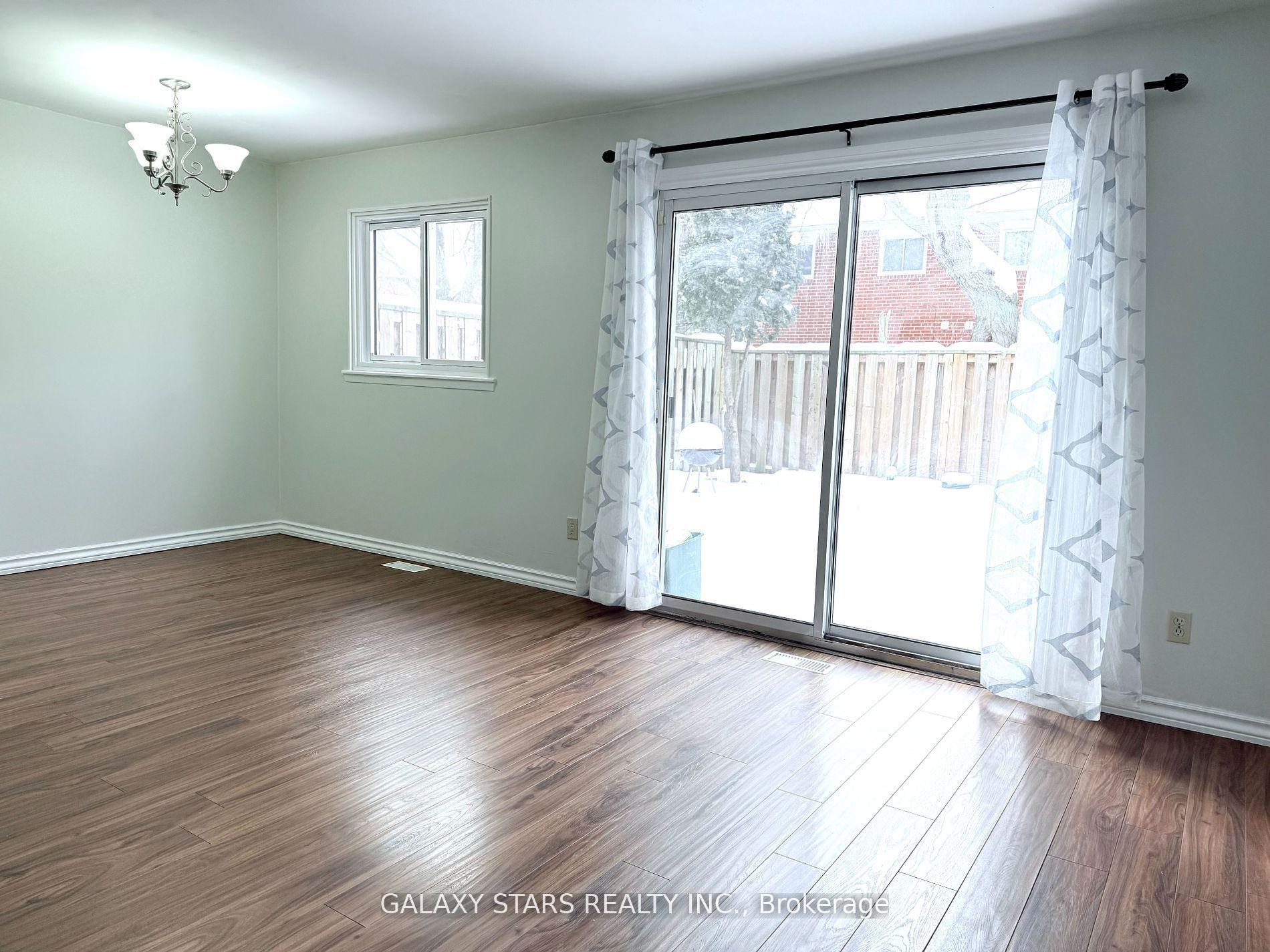 Photo 14 of 18 Norris Way, Markham, Thornhill — HOMEH