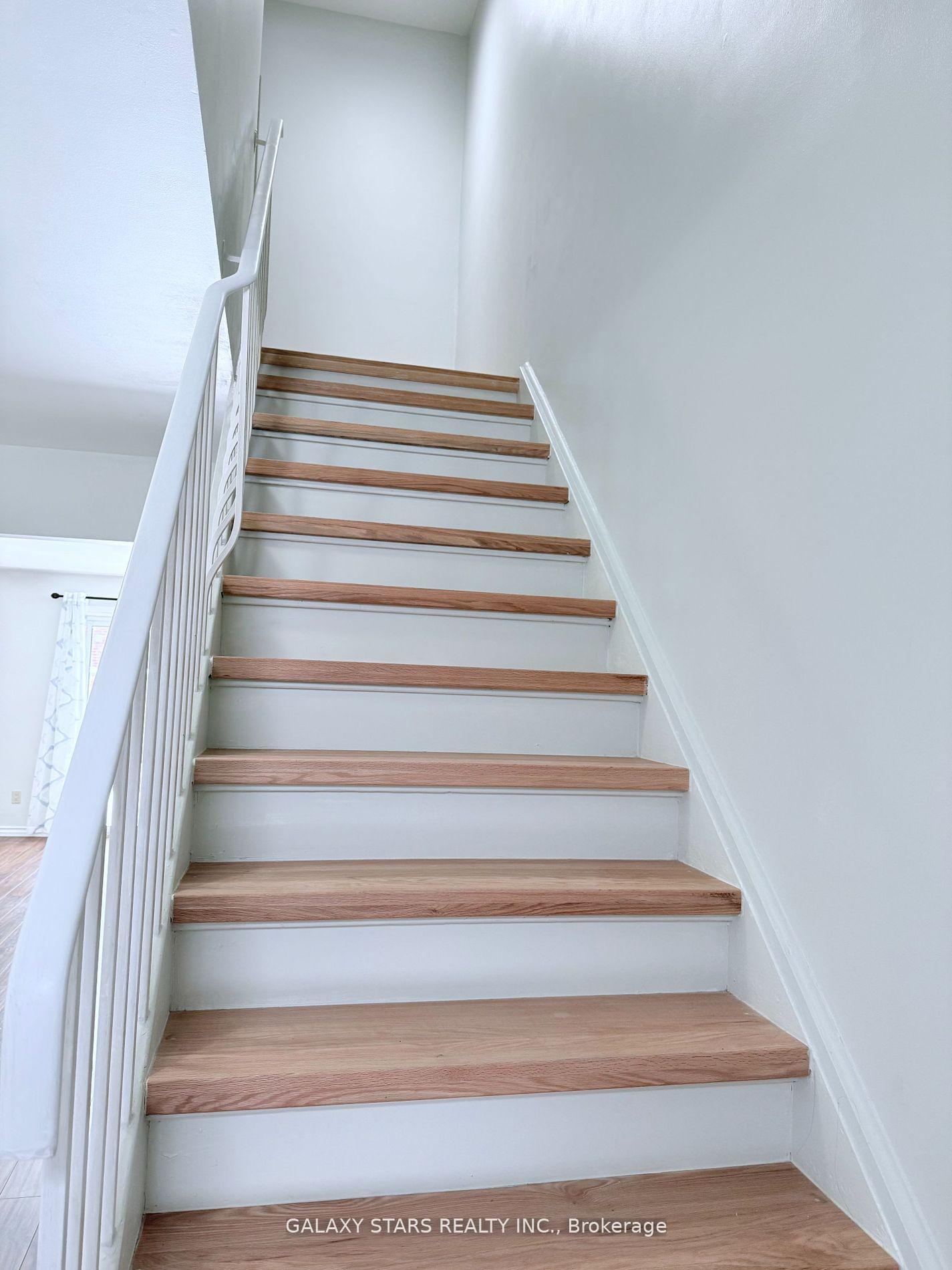 Photo 15 of 18 Norris Way, Markham, Thornhill — HOMEH