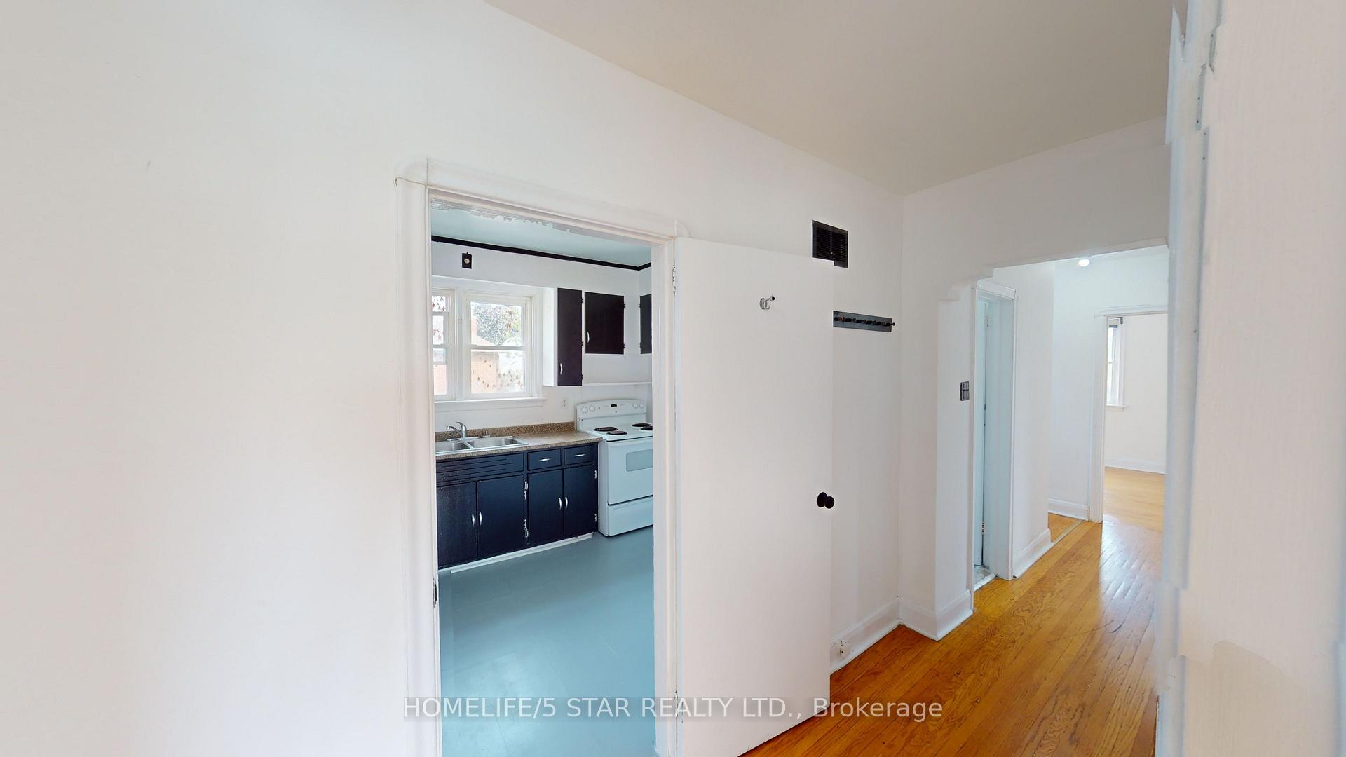 Photo 5 of 49 Earlsdale Avenue, Toronto, Oakwood Village — HOMEH