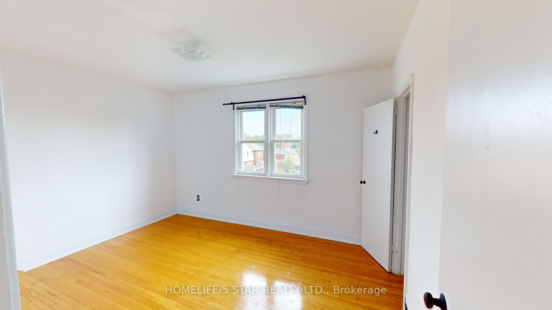 Photo 18 of 49 Earlsdale Avenue, Toronto, Oakwood Village — HOMEH