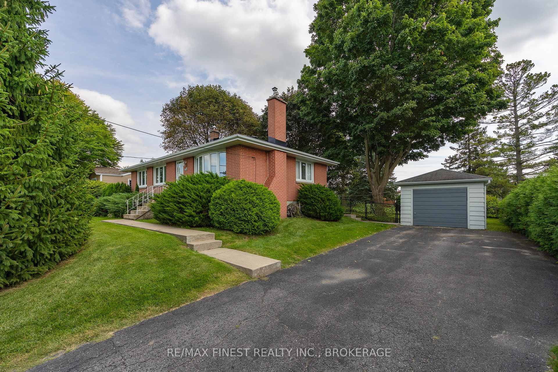 Photo 2 of 721 Front Road, Kingston, City Southwest — HOMEH