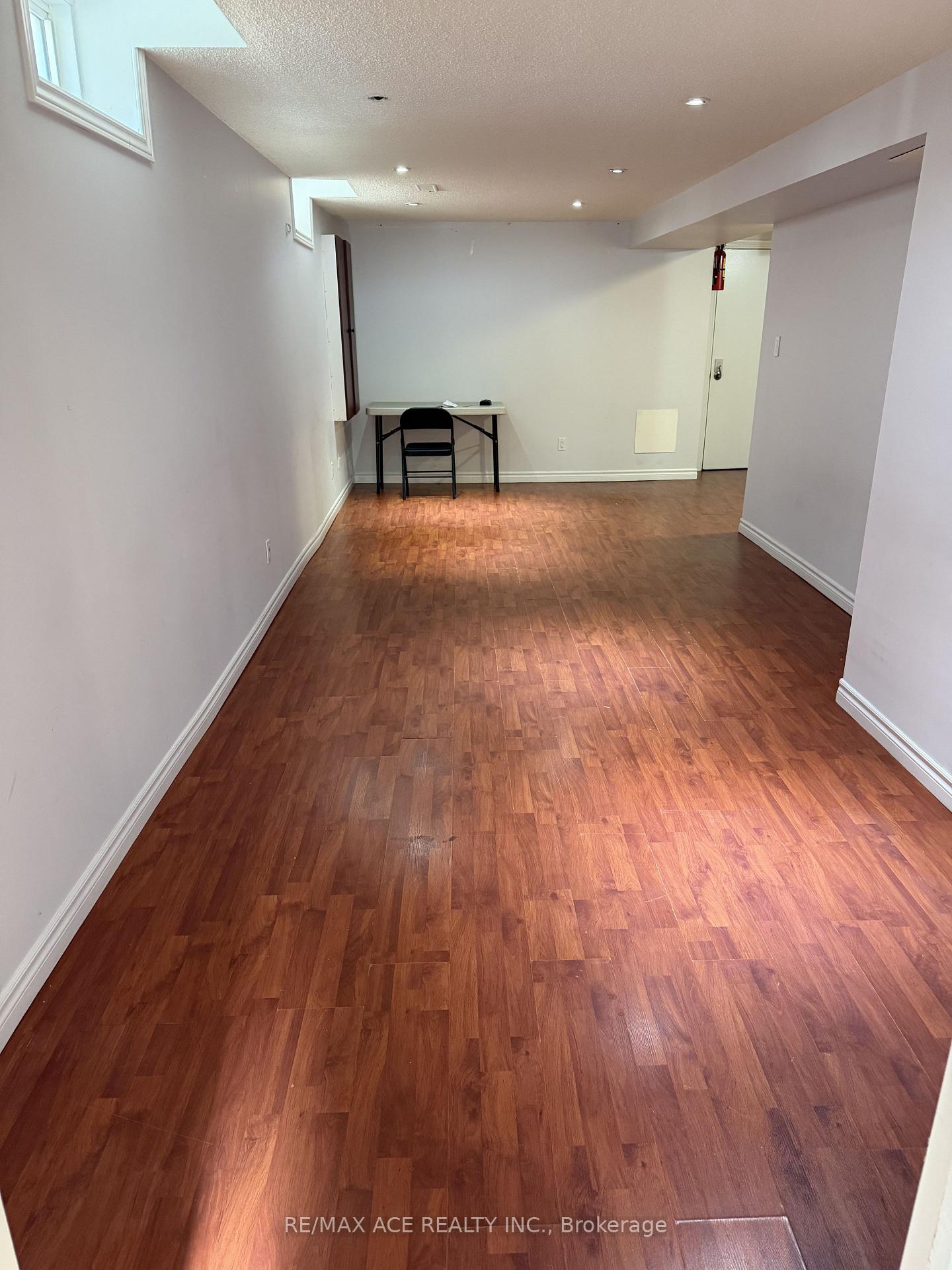 Photo 4 of Unit Basement, 192 Featherstone Avenue, Markham, Middlefield — HOMEH